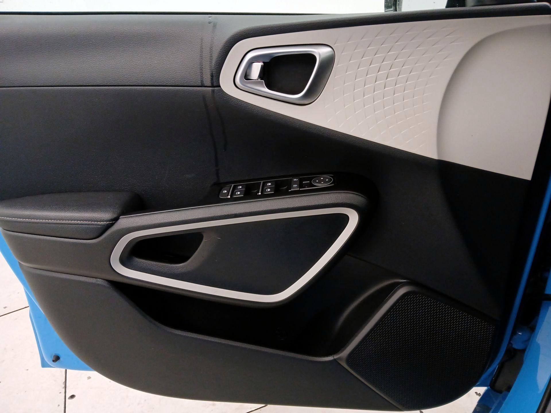 Thumbnail: 2023 Kia Soul - 12