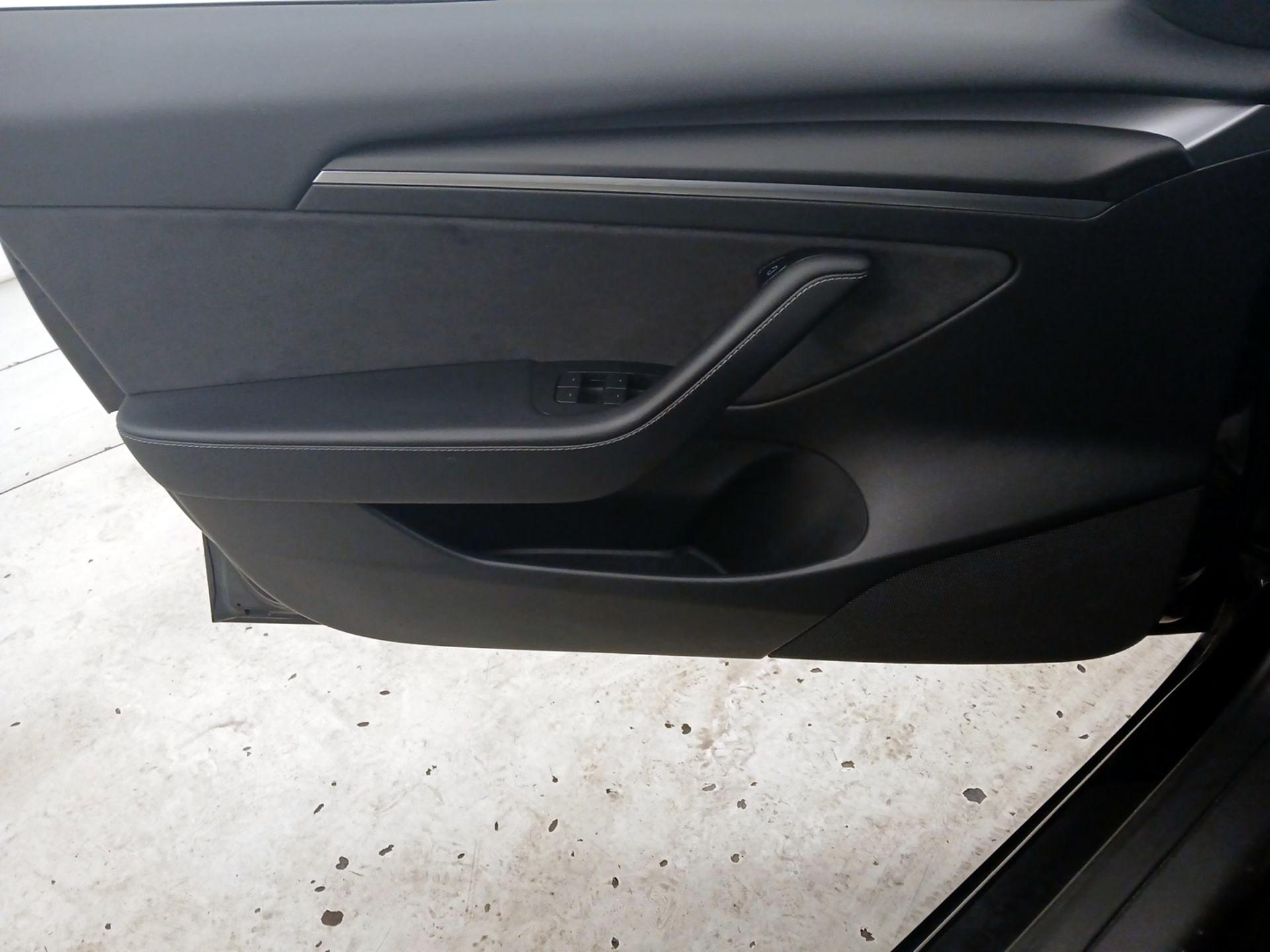 Thumbnail: 2023 Tesla Model 3 - 12