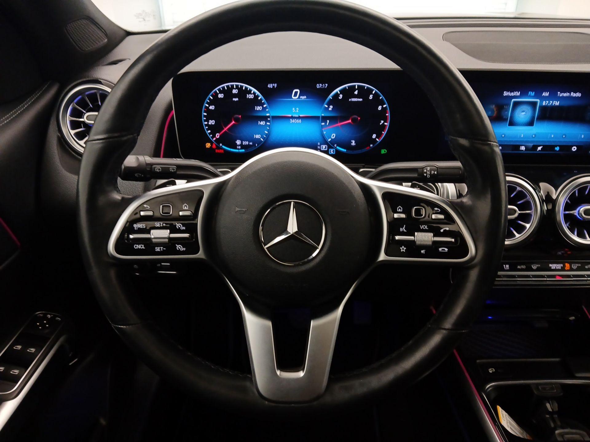 Thumbnail: 2021 Mercedes-Benz GLB - 10