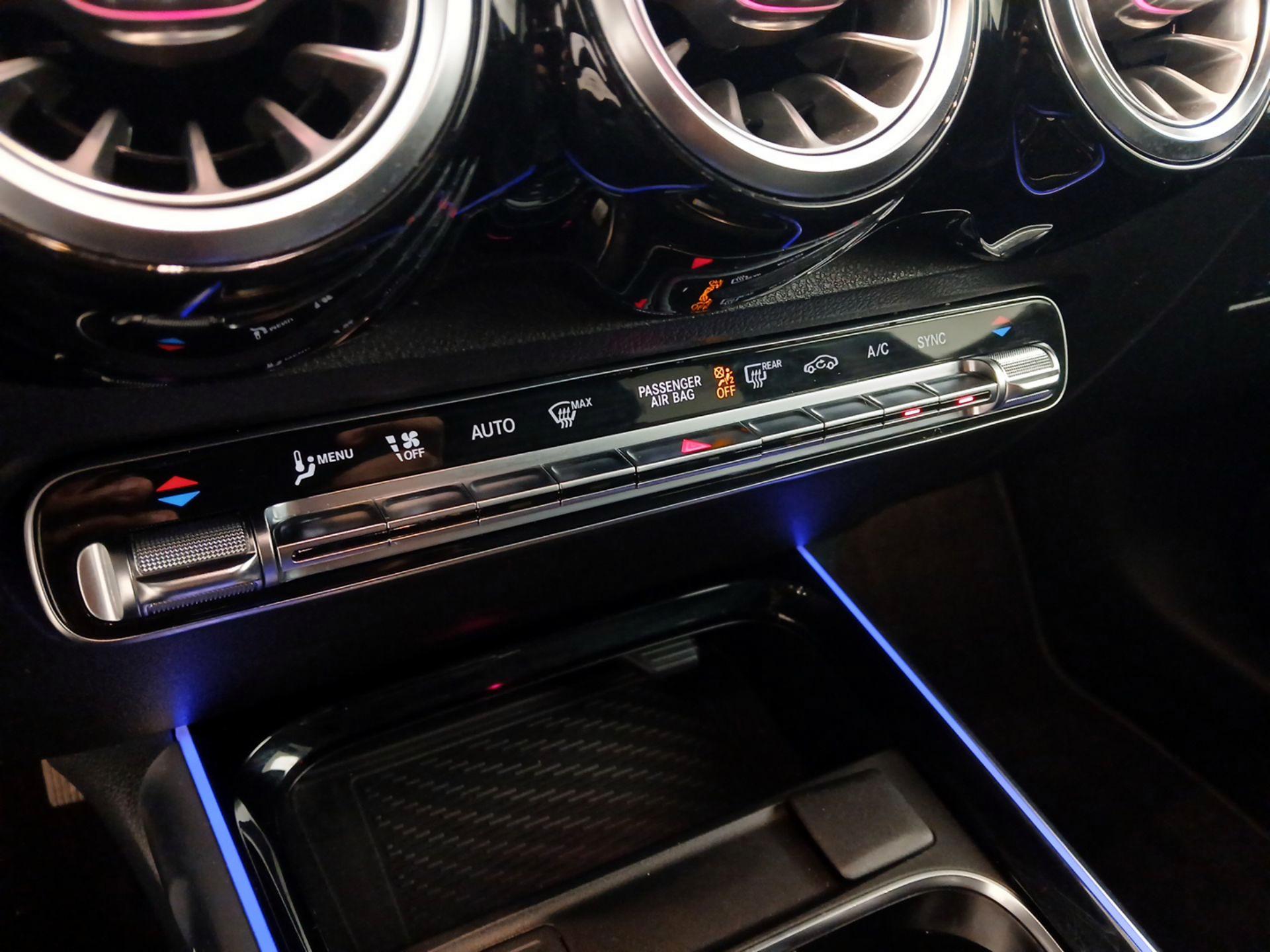 Thumbnail: 2021 Mercedes-Benz GLB - 16