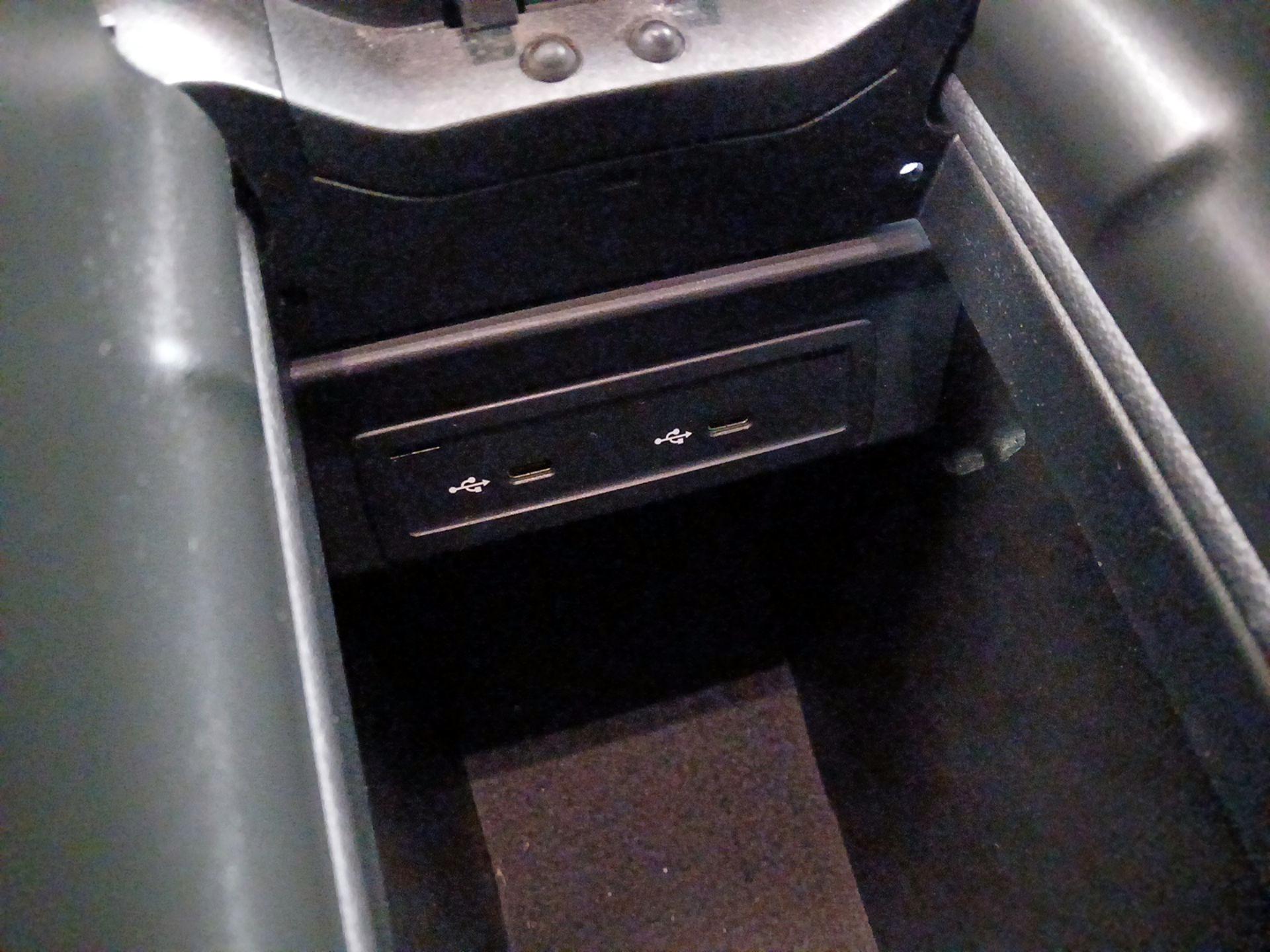 Thumbnail: 2021 Mercedes-Benz GLB - 18