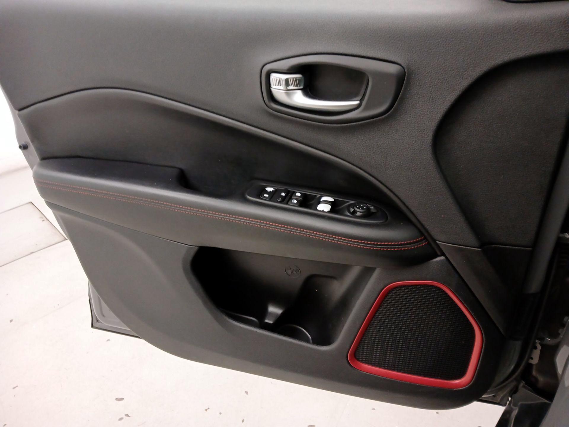 Thumbnail: 2020 Jeep Compass - 12