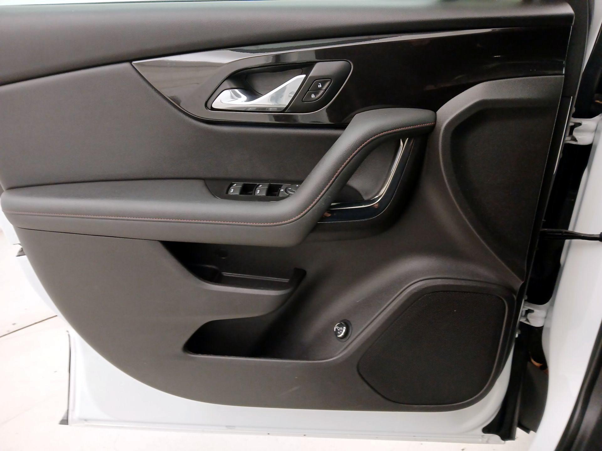 Thumbnail: 2019 Chevrolet Blazer - 12