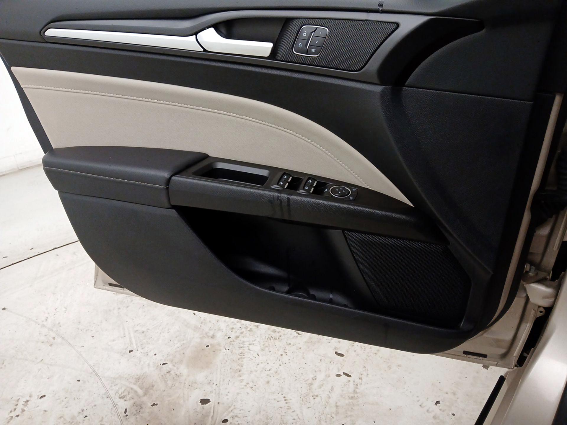 Thumbnail: 2018 Ford Fusion - 12