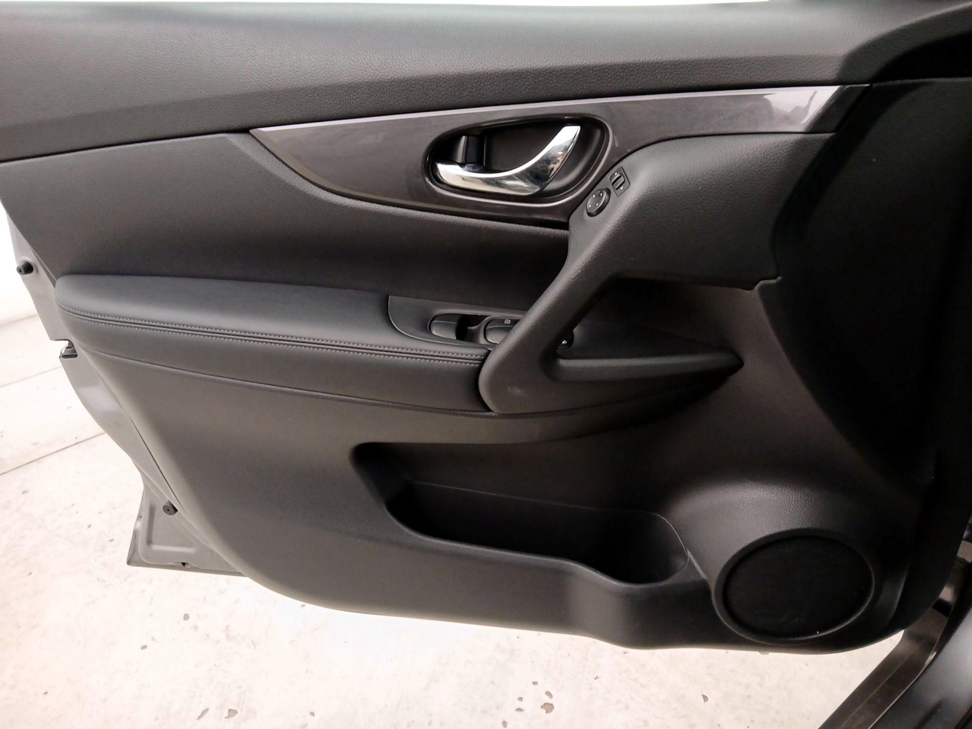 Thumbnail: 2018 Nissan Rogue - 12