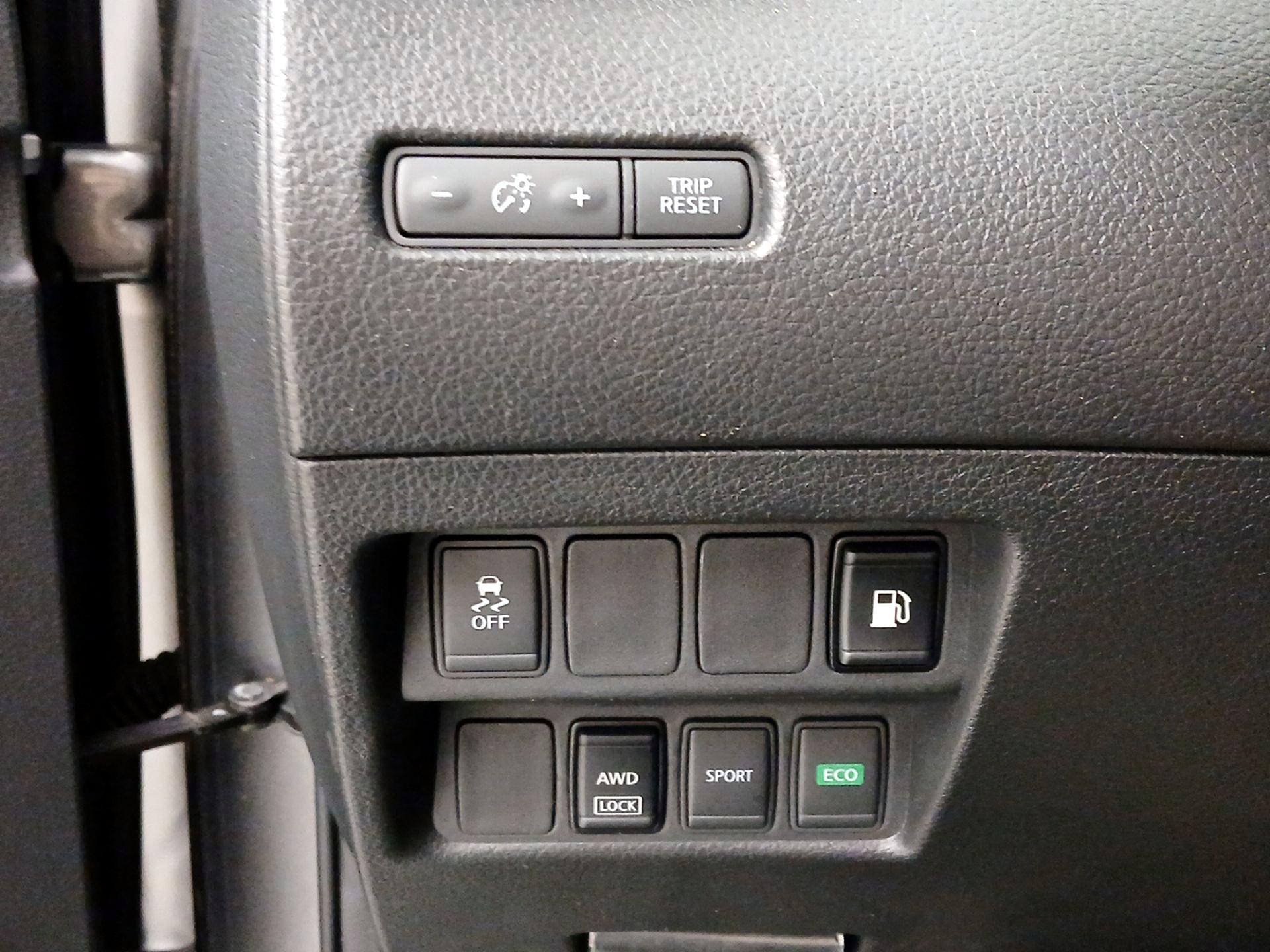 Thumbnail: 2018 Nissan Rogue - 13