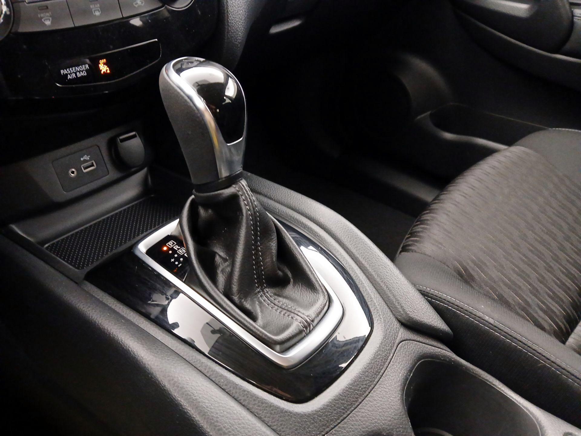 Thumbnail: 2018 Nissan Rogue - 17