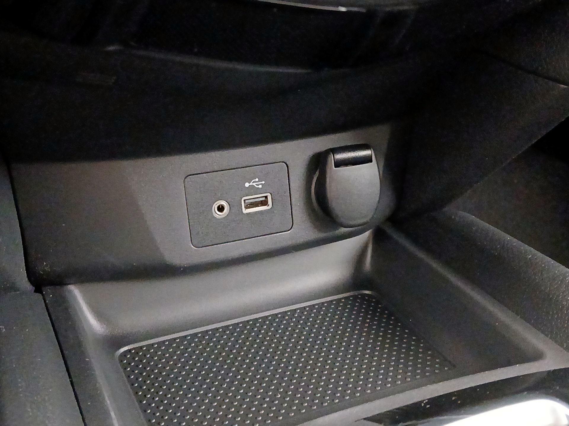 Thumbnail: 2018 Nissan Rogue - 18