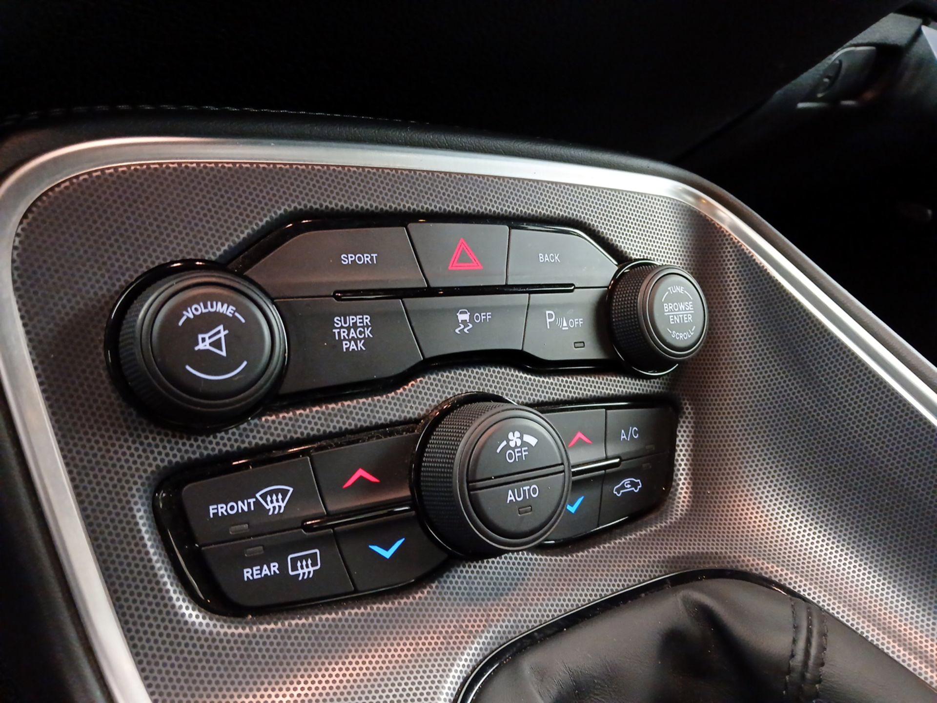 Thumbnail: 2015 Dodge Challenger - 17