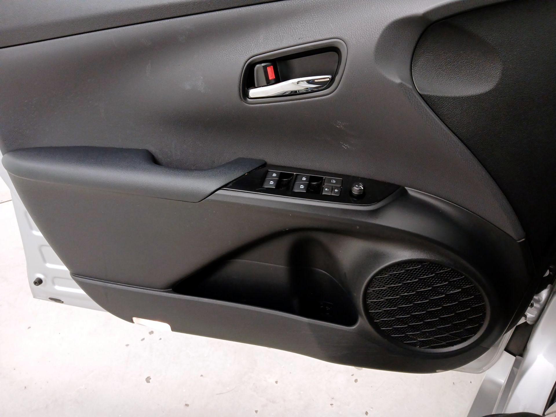 Thumbnail: 2017 Toyota Prius - 12