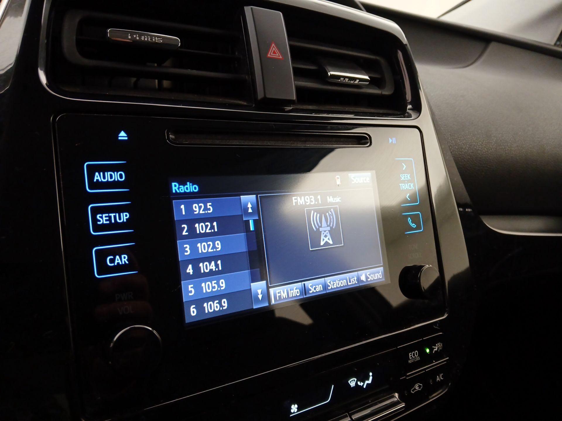 Thumbnail: 2017 Toyota Prius - 15