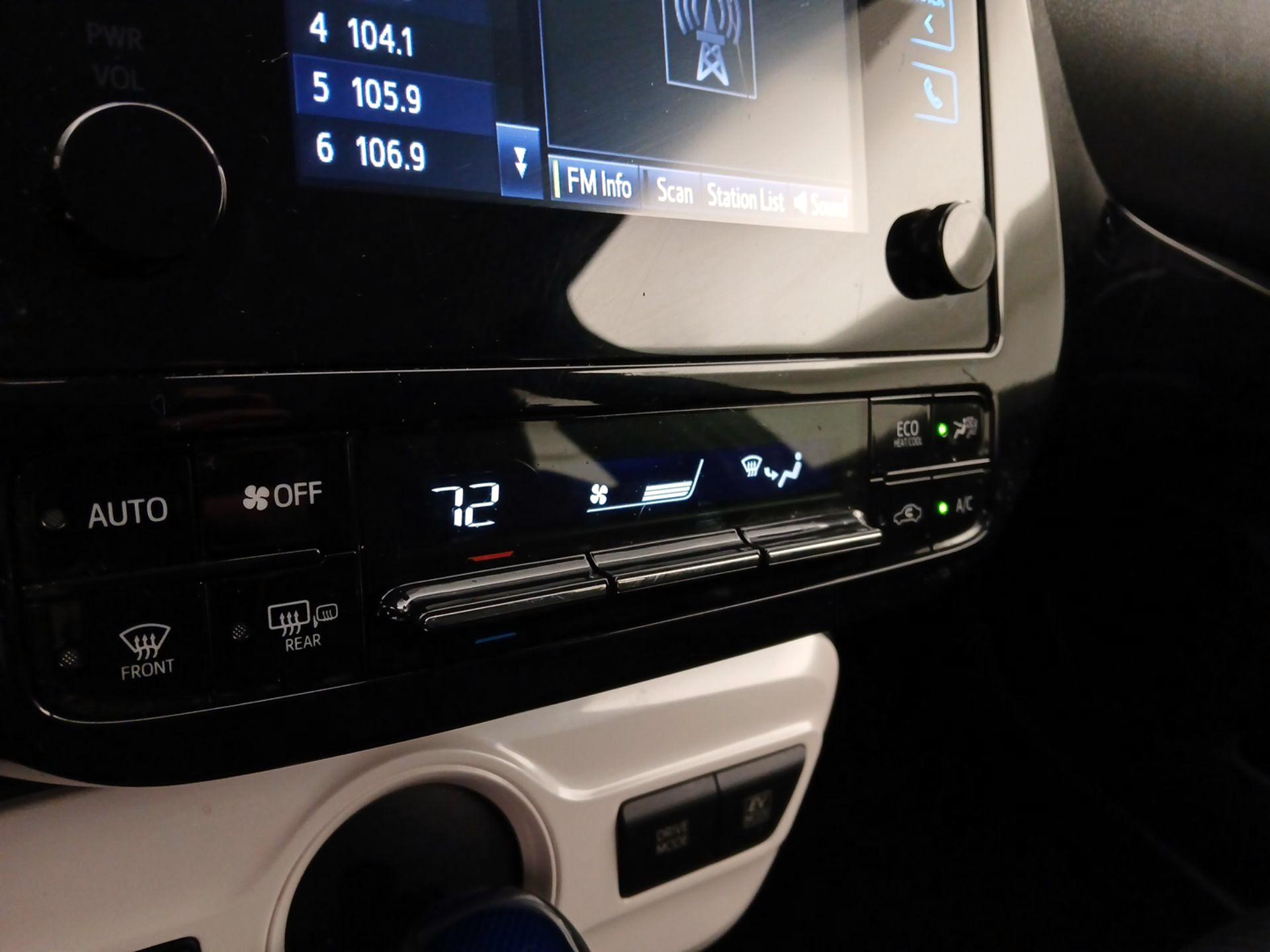 Thumbnail: 2017 Toyota Prius - 16