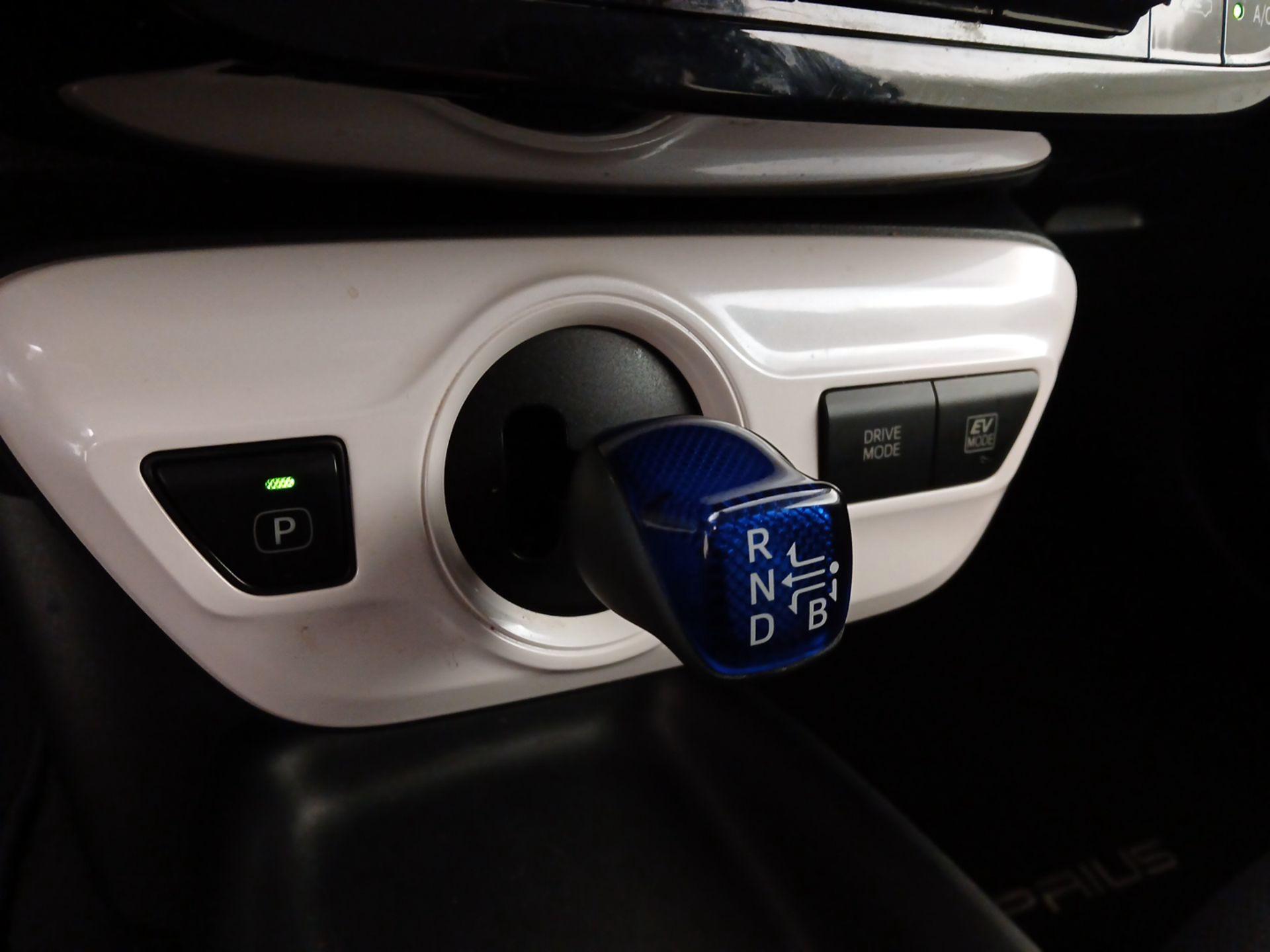 Thumbnail: 2017 Toyota Prius - 17