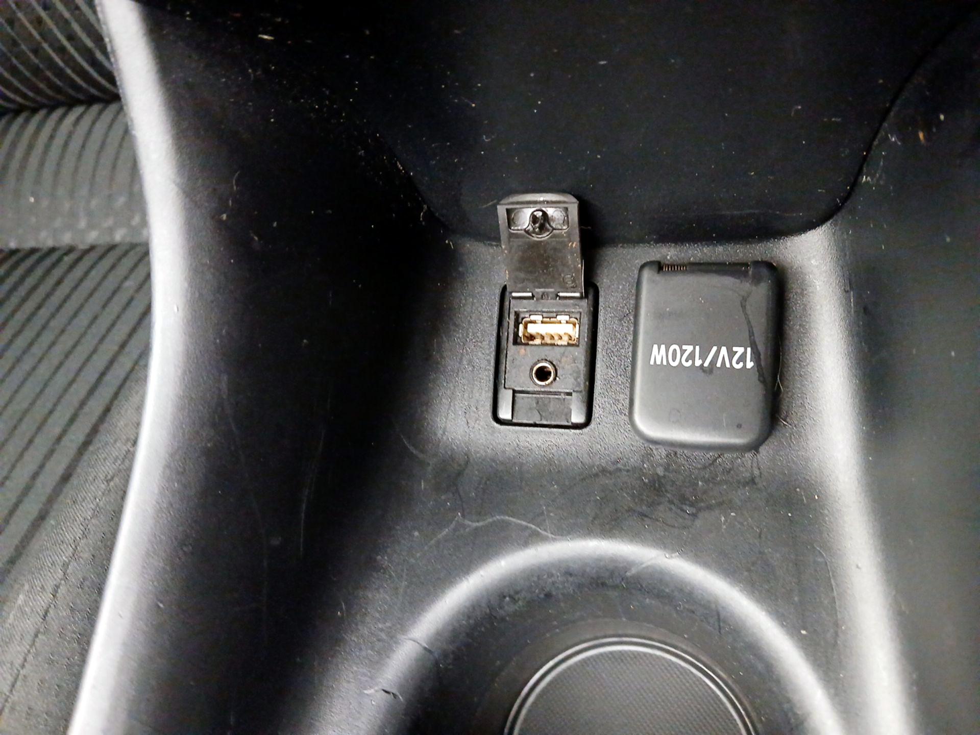 Thumbnail: 2017 Toyota Prius - 18