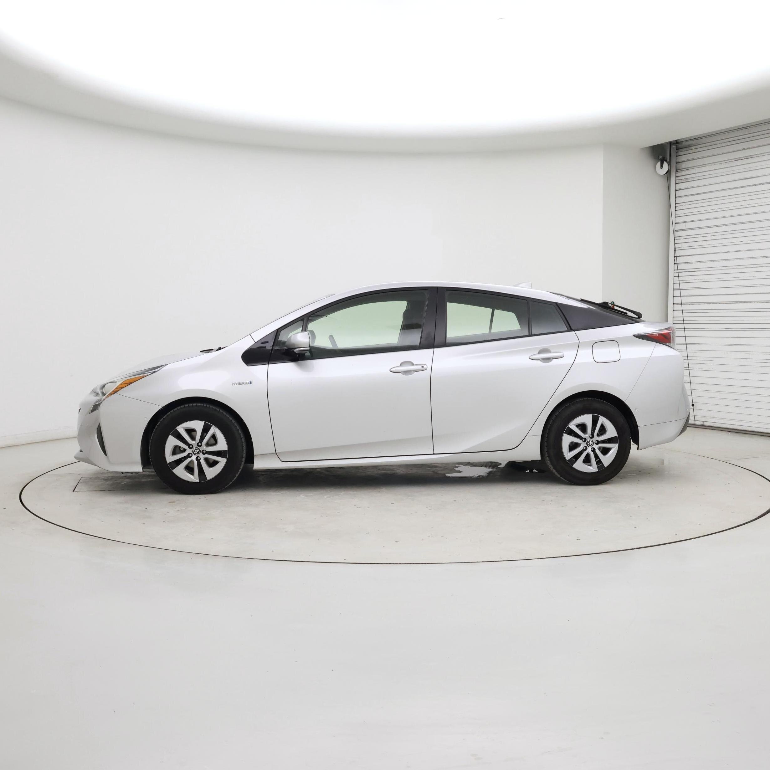 Thumbnail: 2017 Toyota Prius - 3