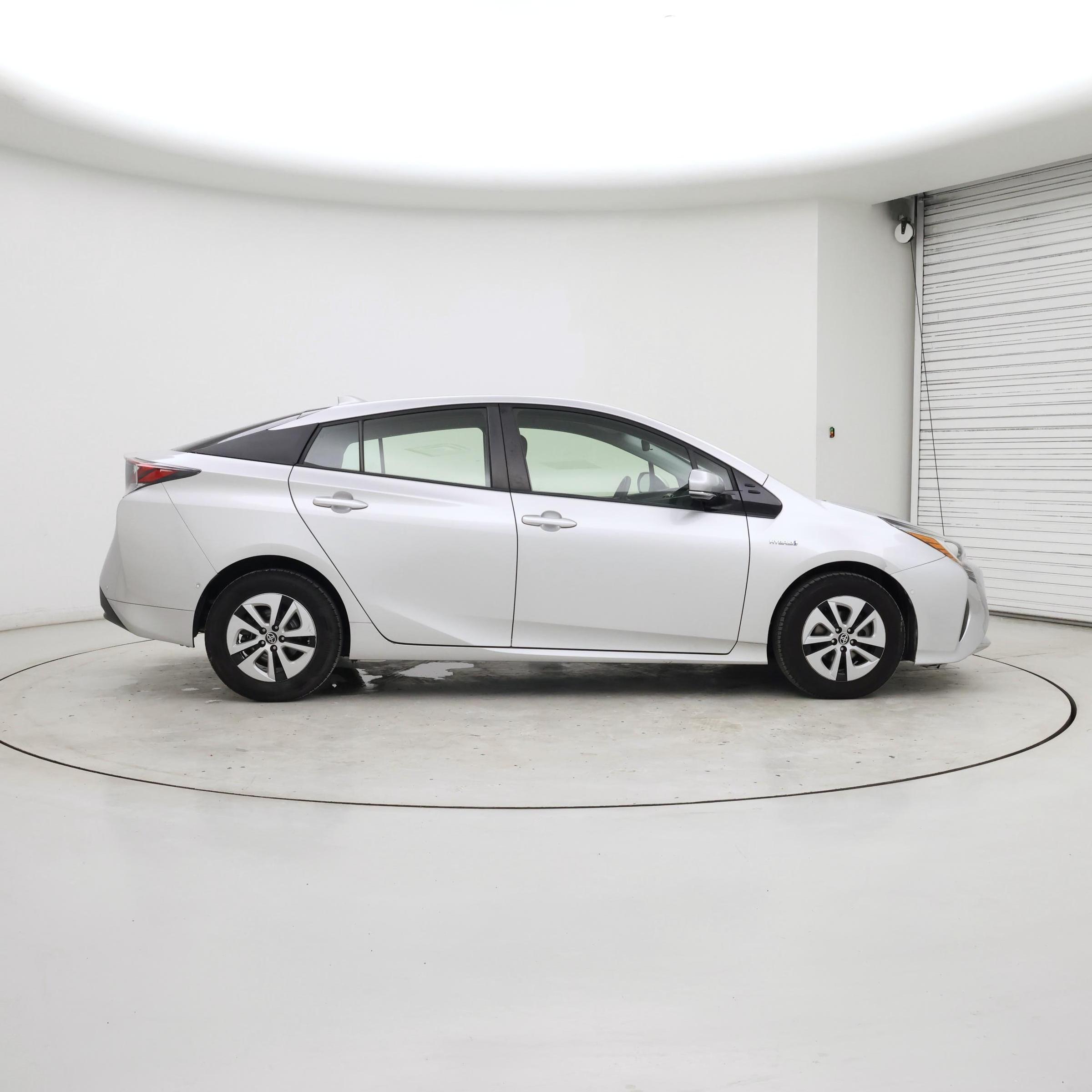 Thumbnail: 2017 Toyota Prius - 7
