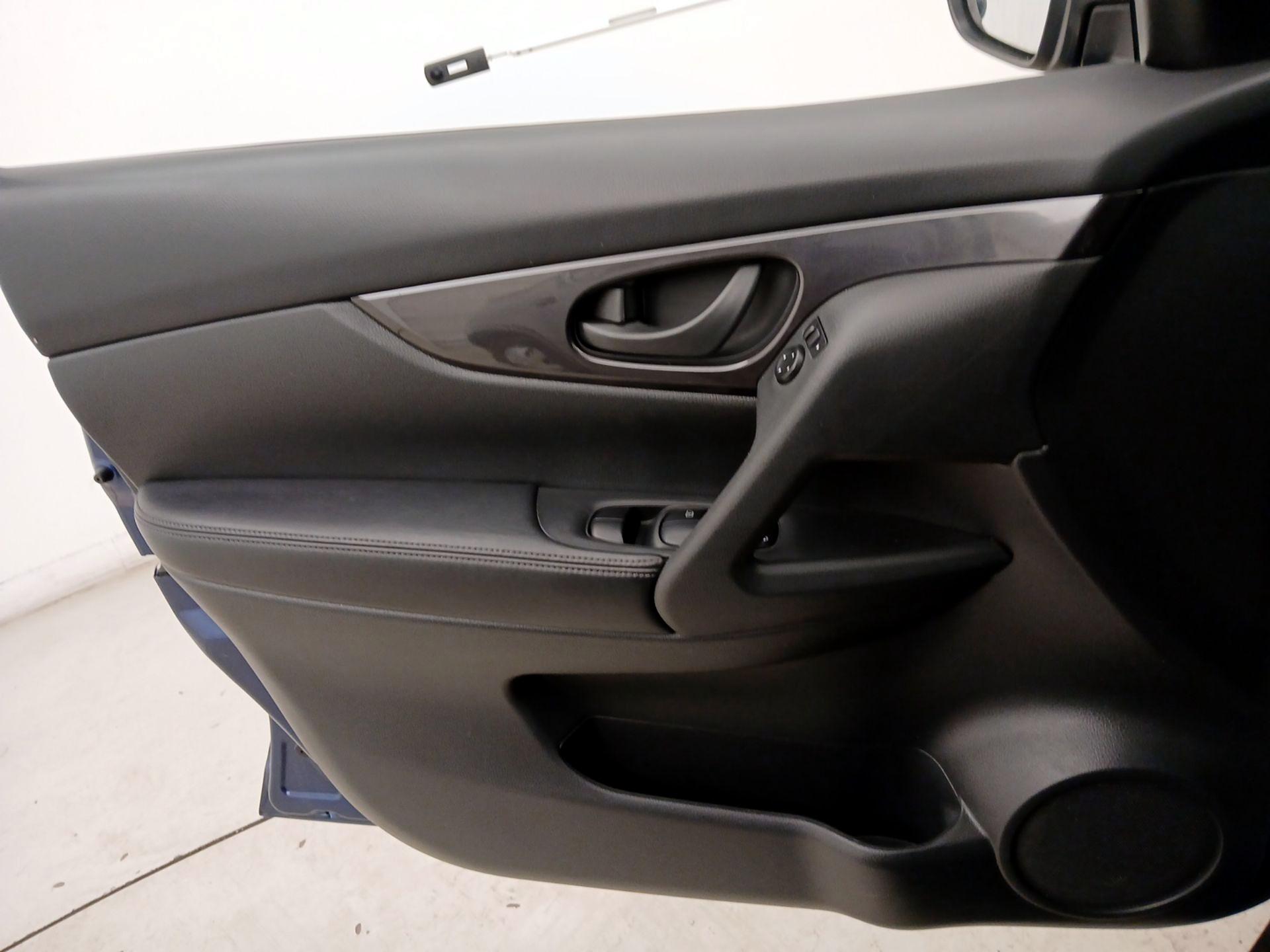 Thumbnail: 2019 Nissan Rogue - 12