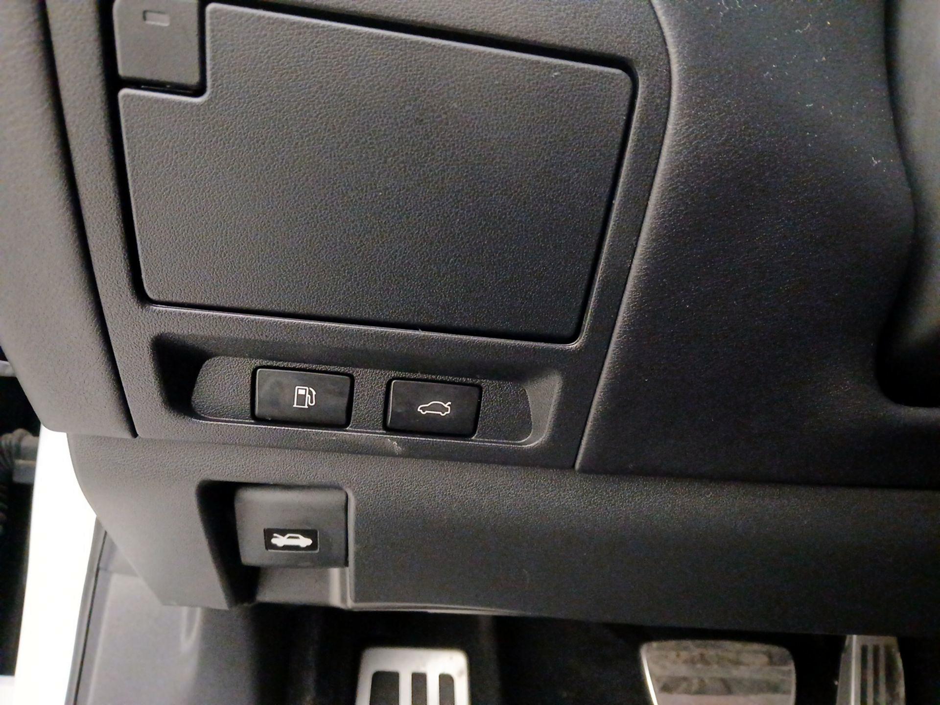 Thumbnail: 2018 Lexus LS - 13