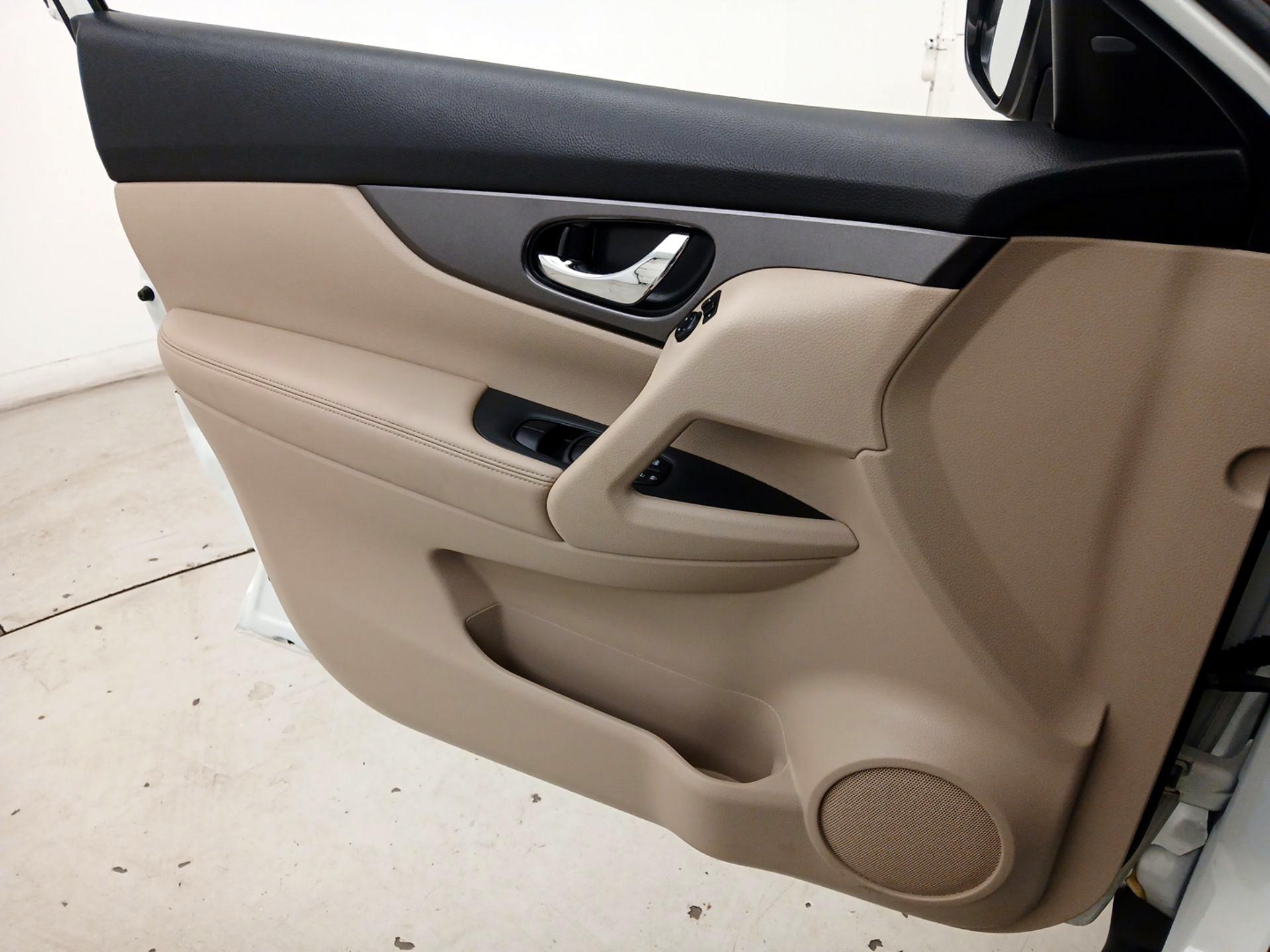 Thumbnail: 2016 Nissan Rogue - 12