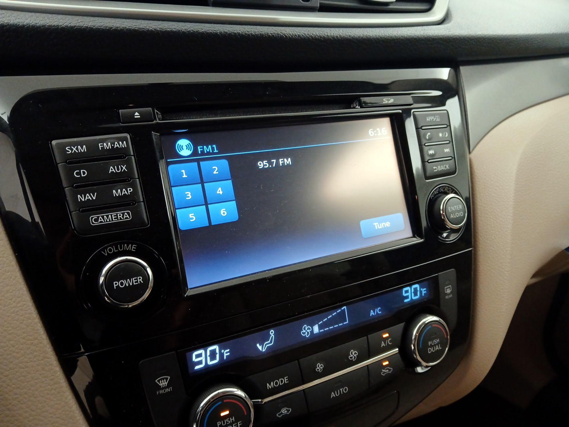 Thumbnail: 2016 Nissan Rogue - 16