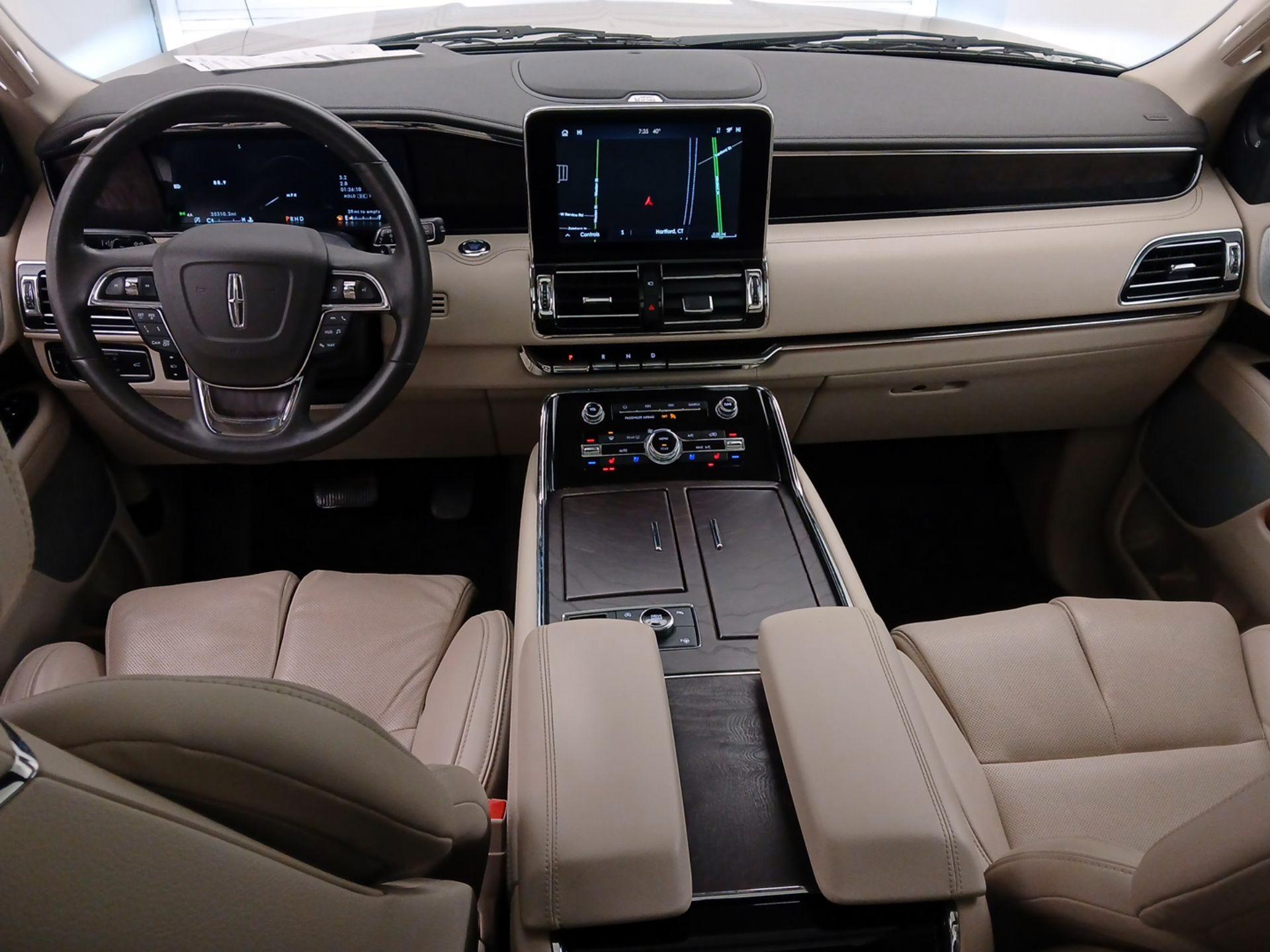 Thumbnail: 2021 Lincoln Navigator - 9