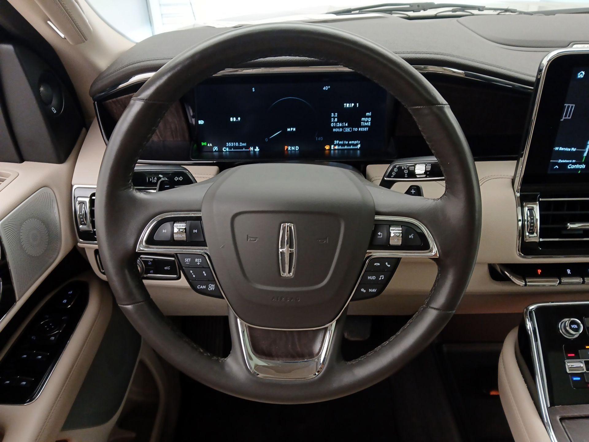 Thumbnail: 2021 Lincoln Navigator - 10