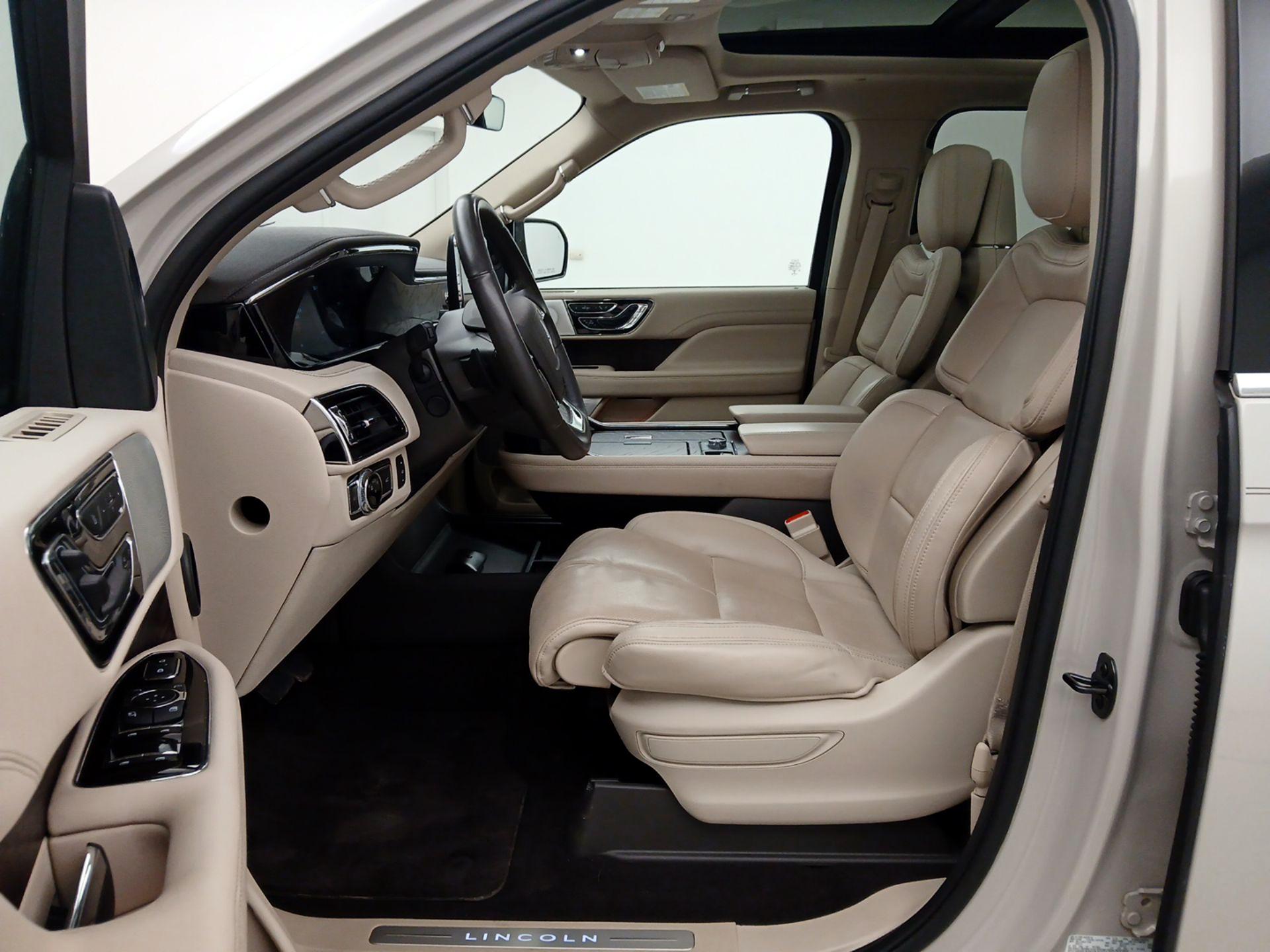 Thumbnail: 2021 Lincoln Navigator - 11