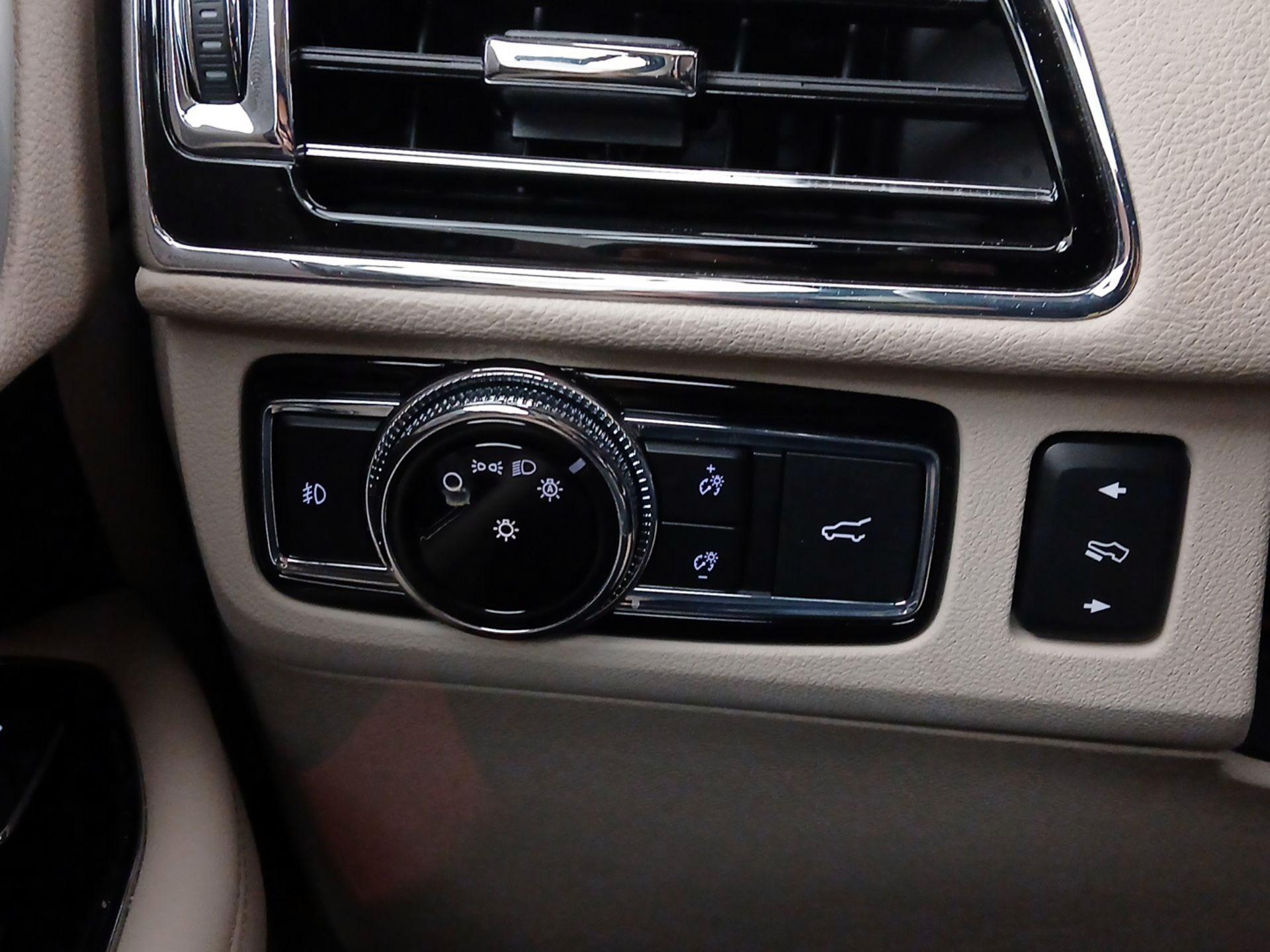 Thumbnail: 2021 Lincoln Navigator - 13