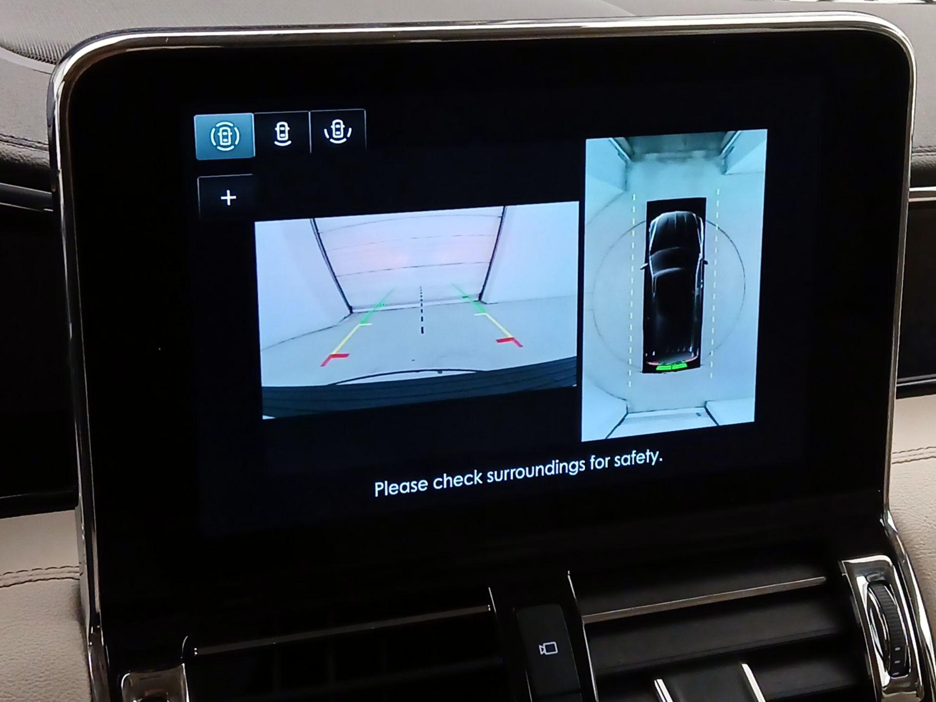 Thumbnail: 2021 Lincoln Navigator - 15