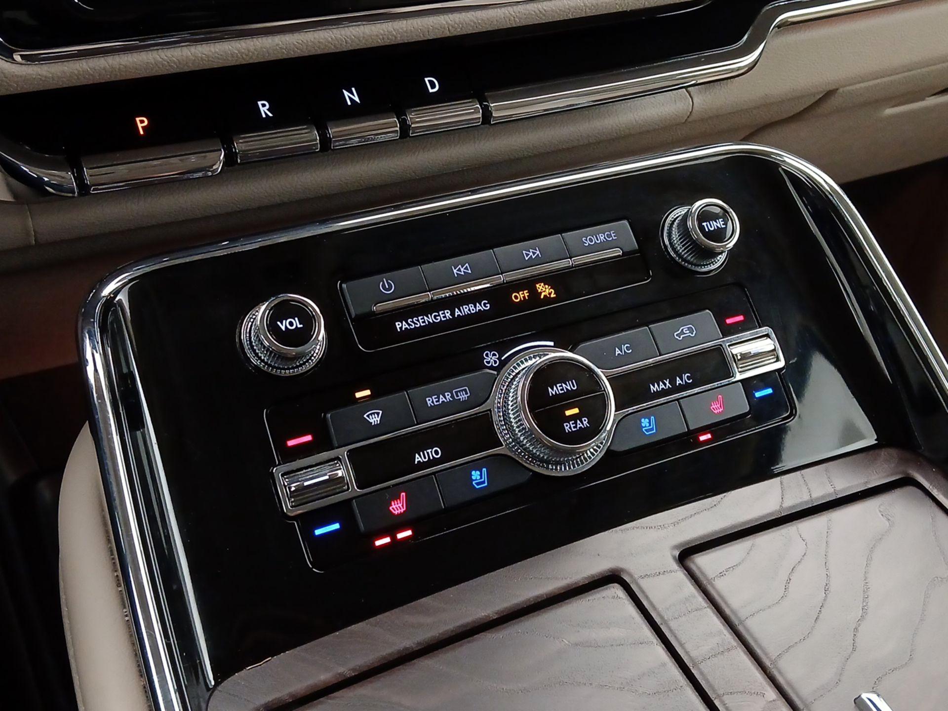 Thumbnail: 2021 Lincoln Navigator - 17