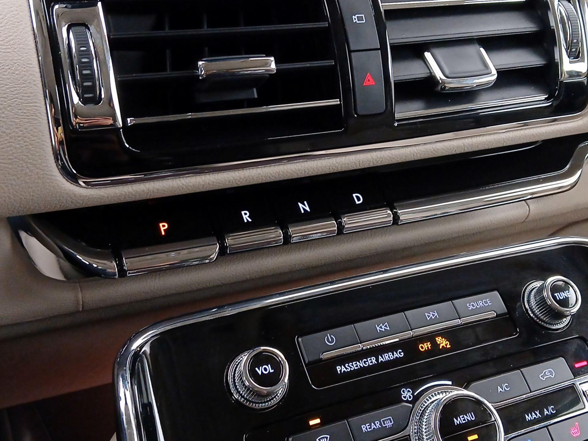 Thumbnail: 2021 Lincoln Navigator - 18