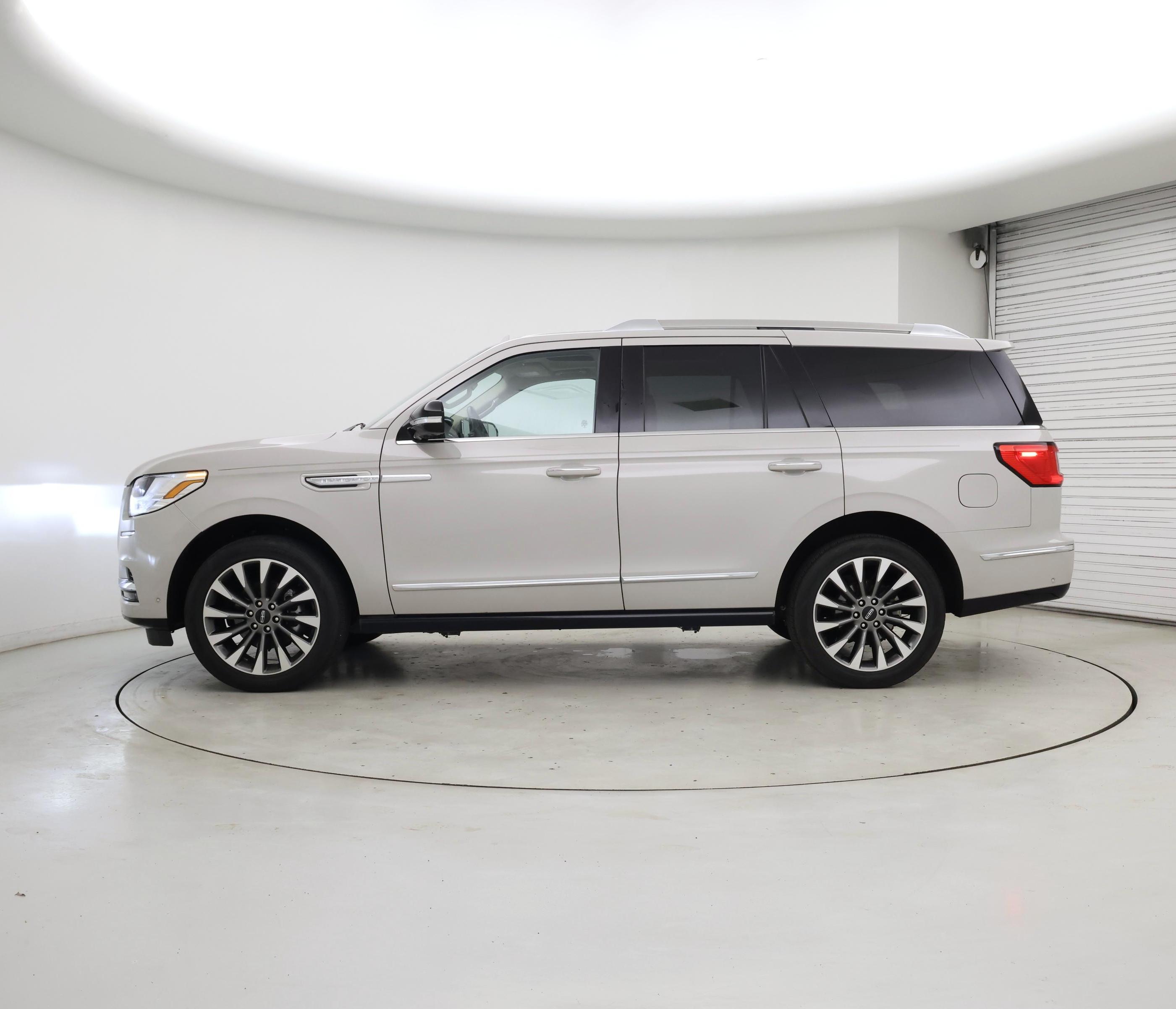 Thumbnail: 2021 Lincoln Navigator - 3