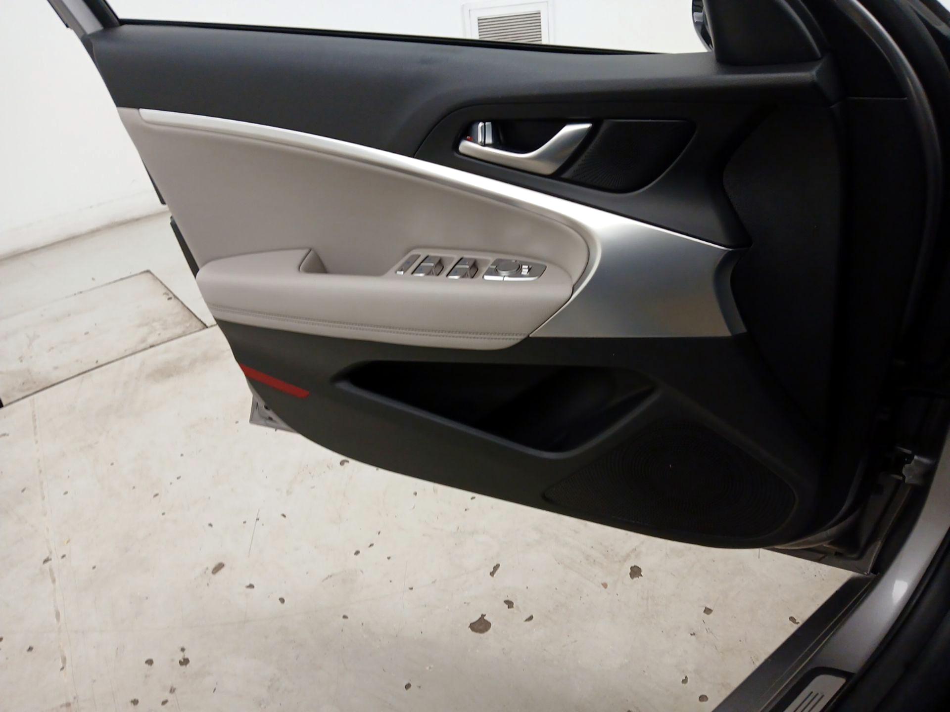 Thumbnail: 2023 Genesis G70 - 12