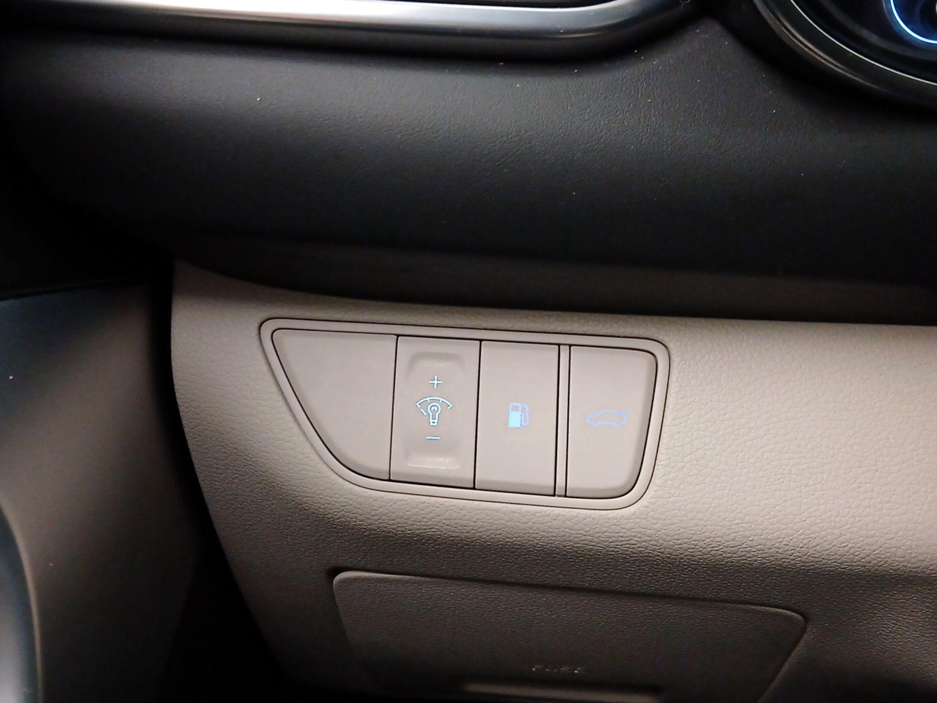 Thumbnail: 2023 Genesis G70 - 13