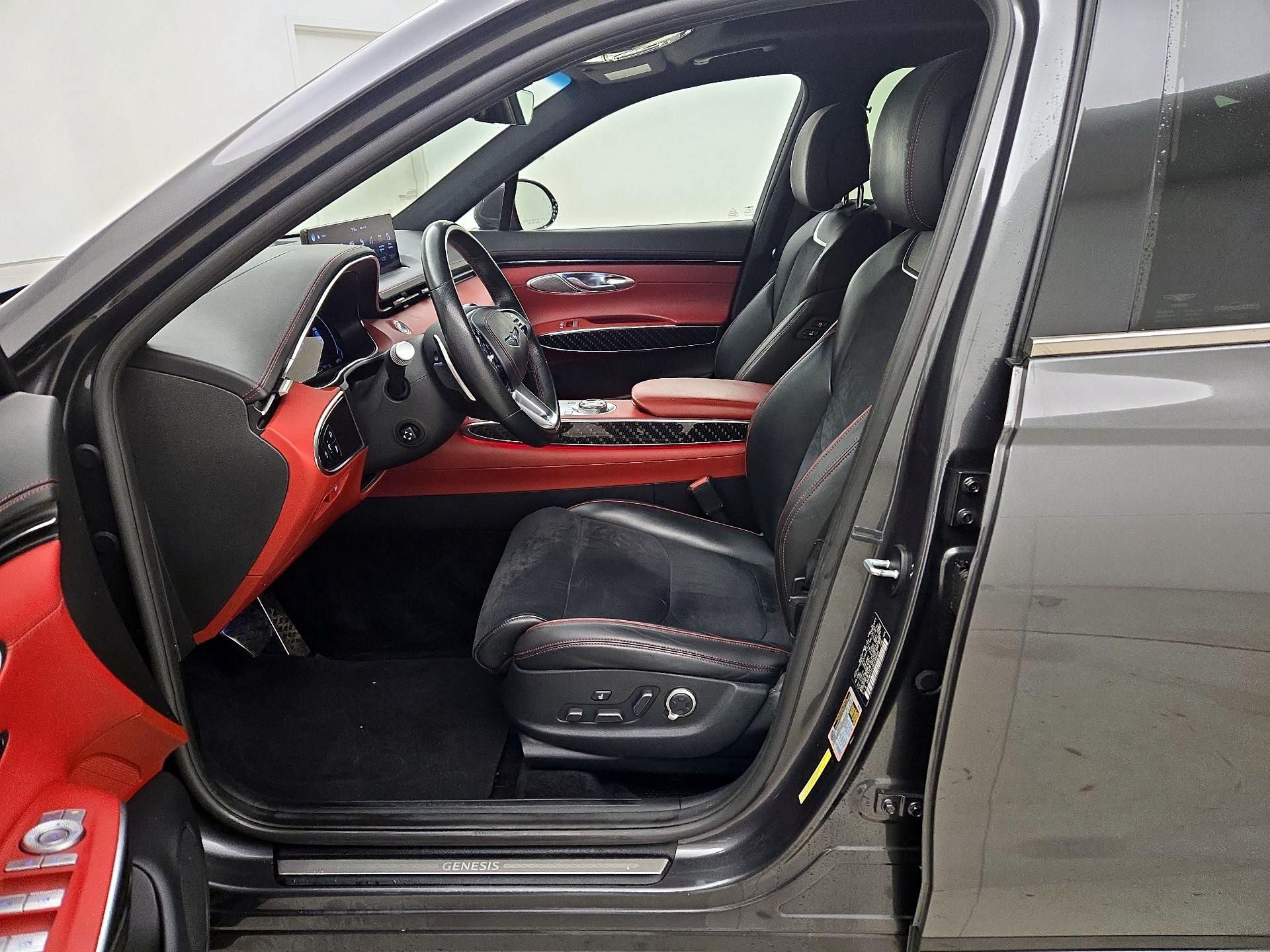 Thumbnail: 2022 Genesis GV70 - 11