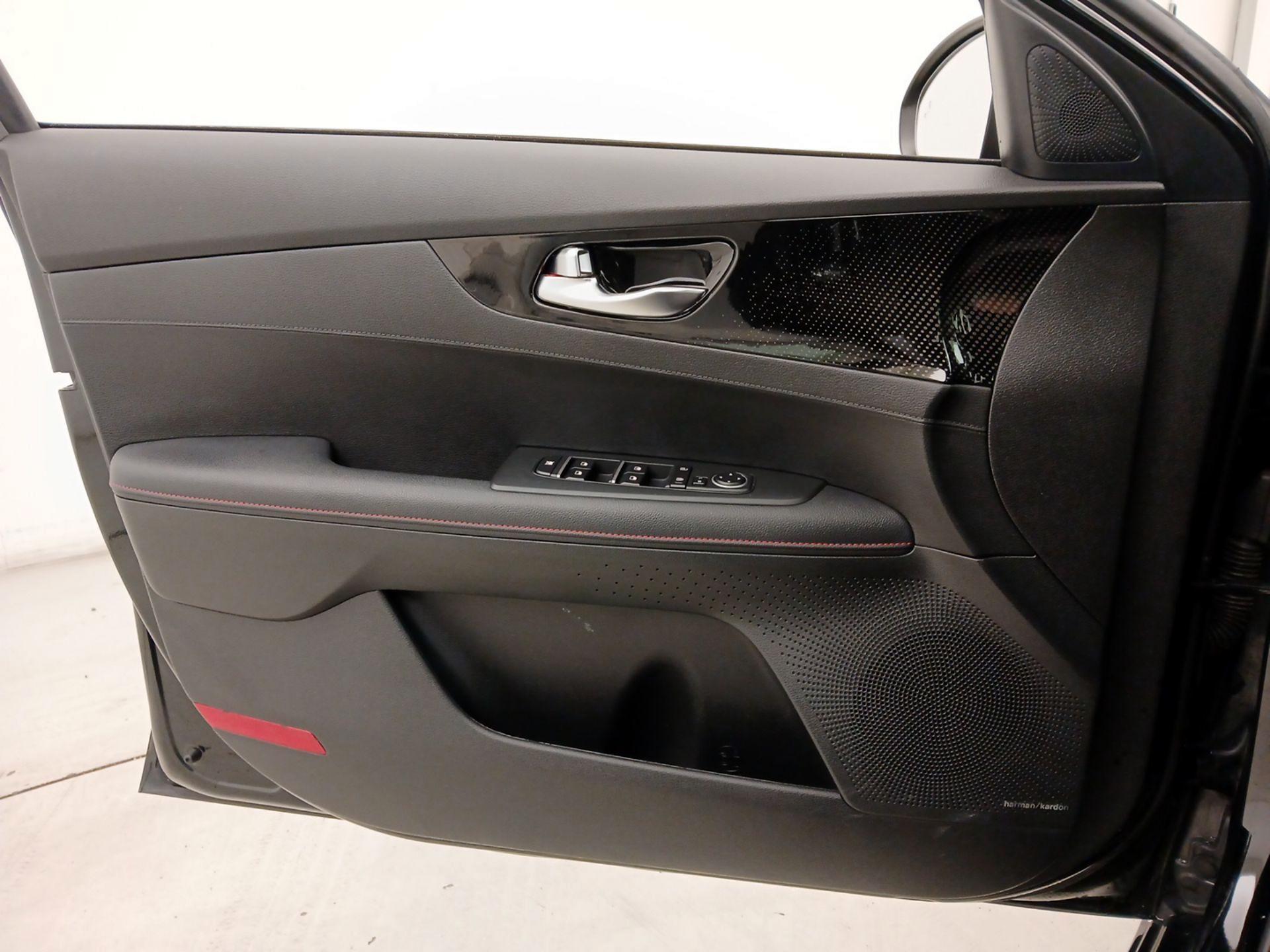 Thumbnail: 2022 Kia Forte - 12