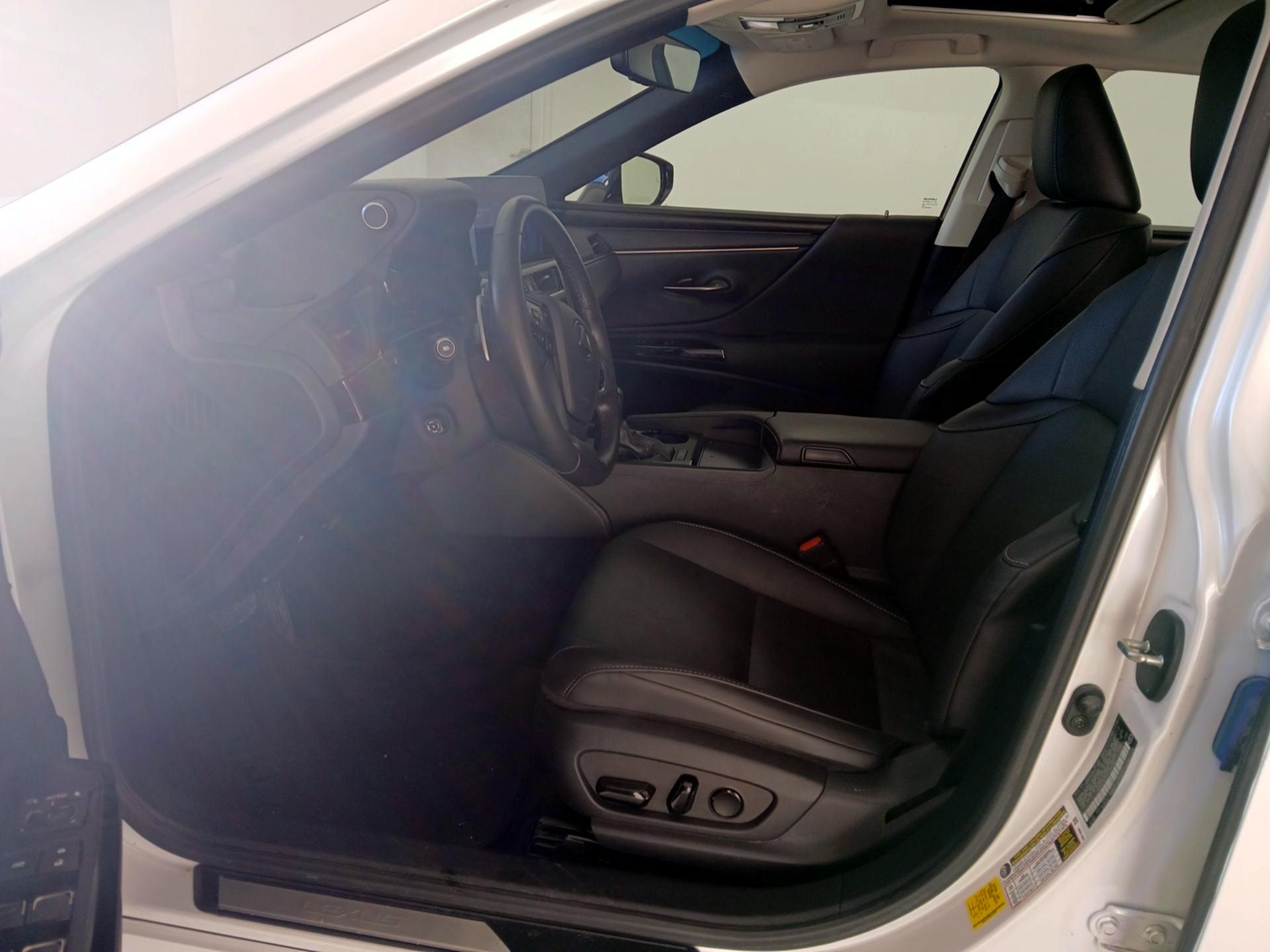 Thumbnail: 2023 Lexus ES - 11