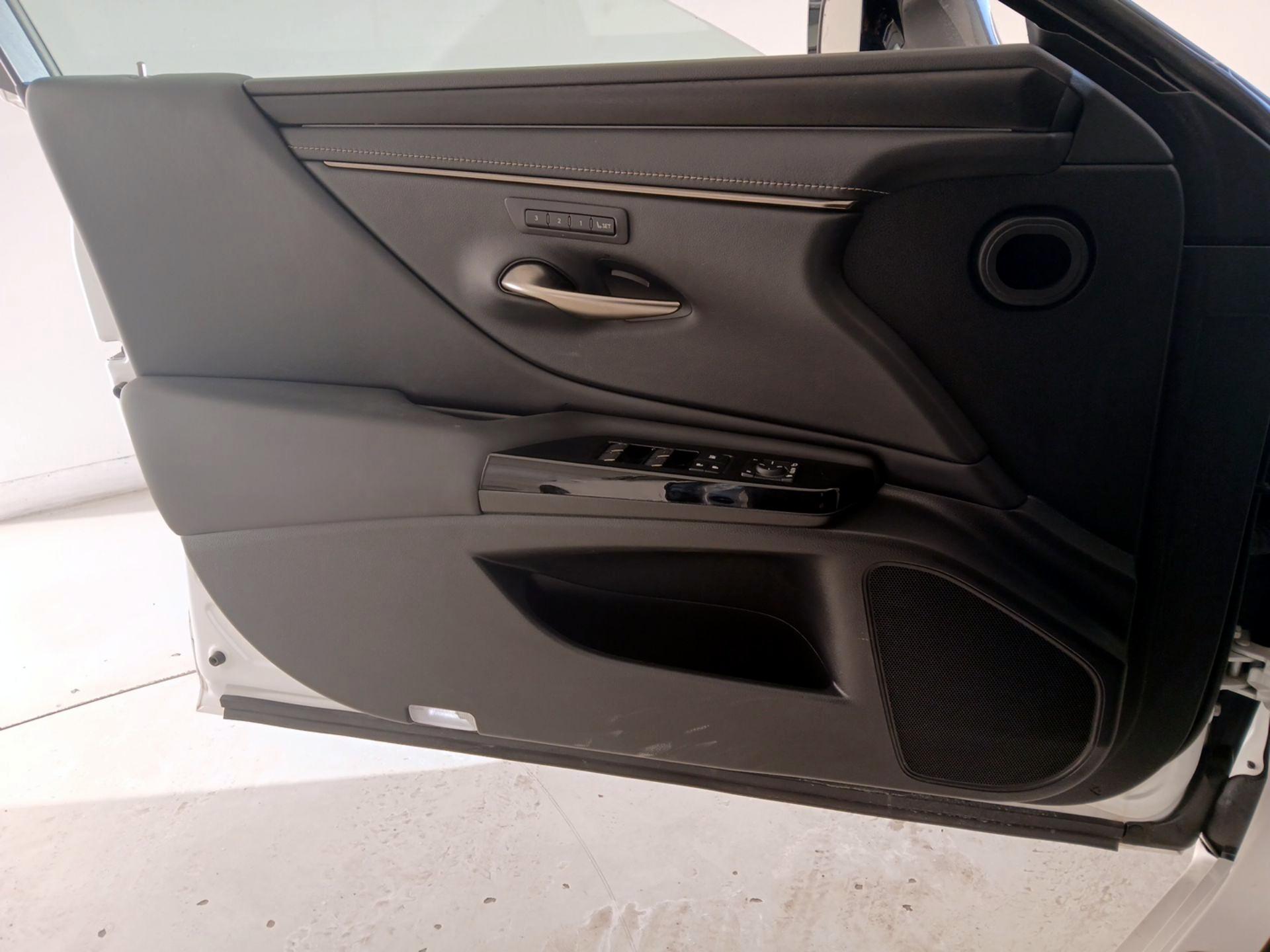 Thumbnail: 2023 Lexus ES - 12