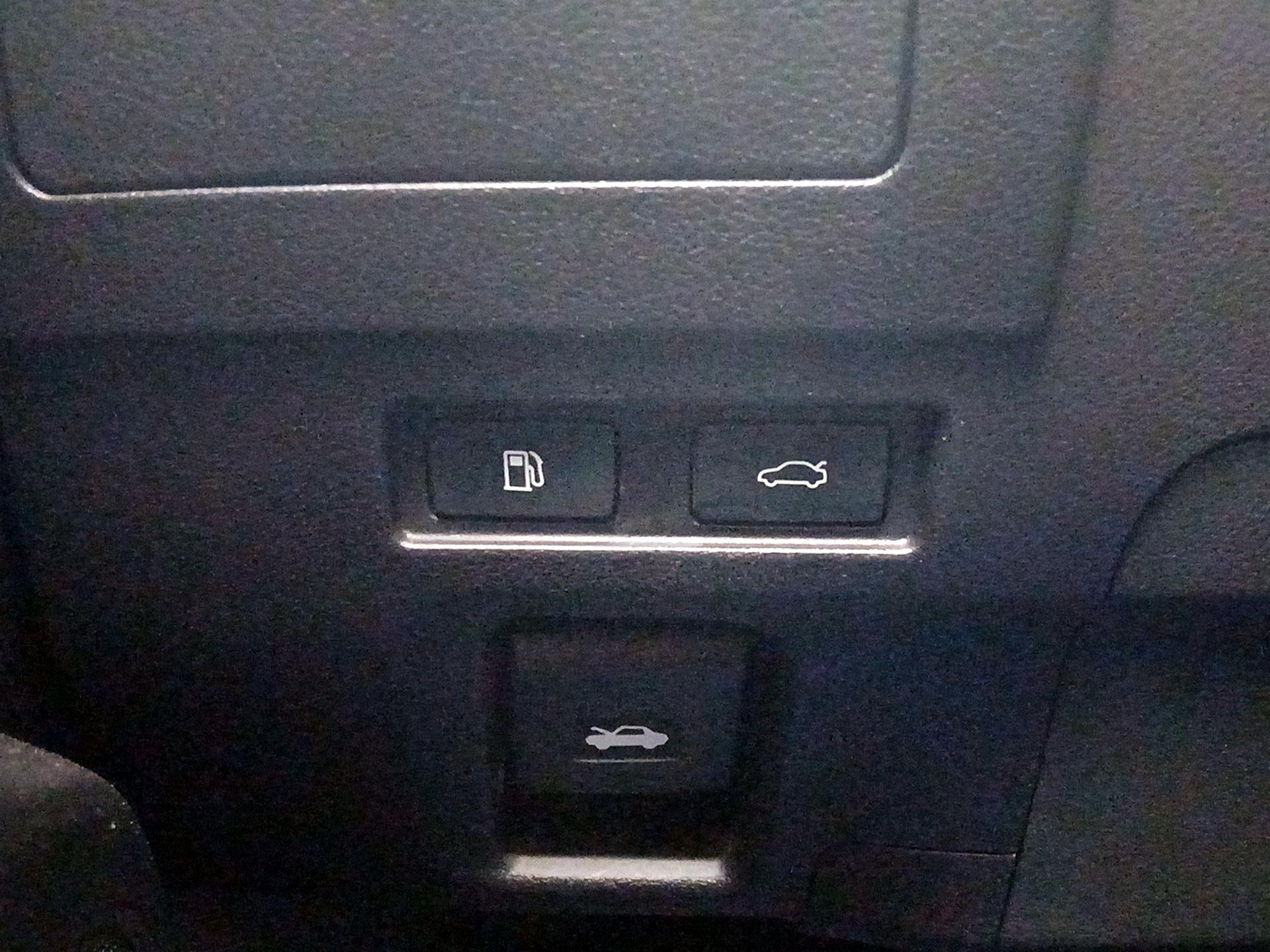 Thumbnail: 2023 Lexus ES - 13