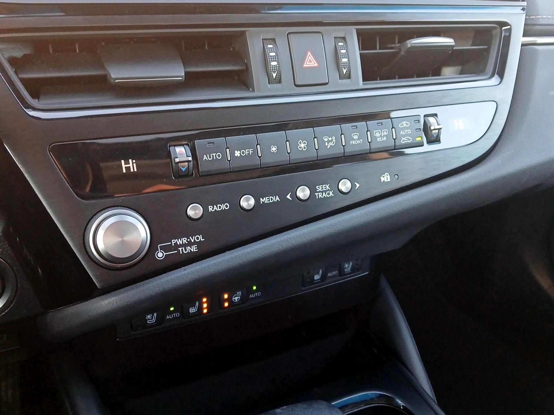 Thumbnail: 2023 Lexus ES - 16