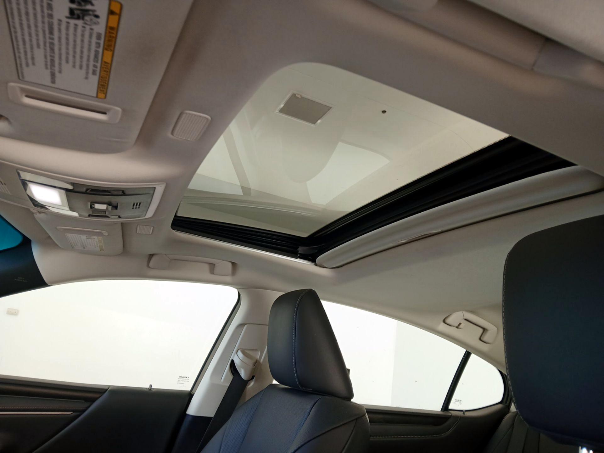 Thumbnail: 2023 Lexus ES - 19