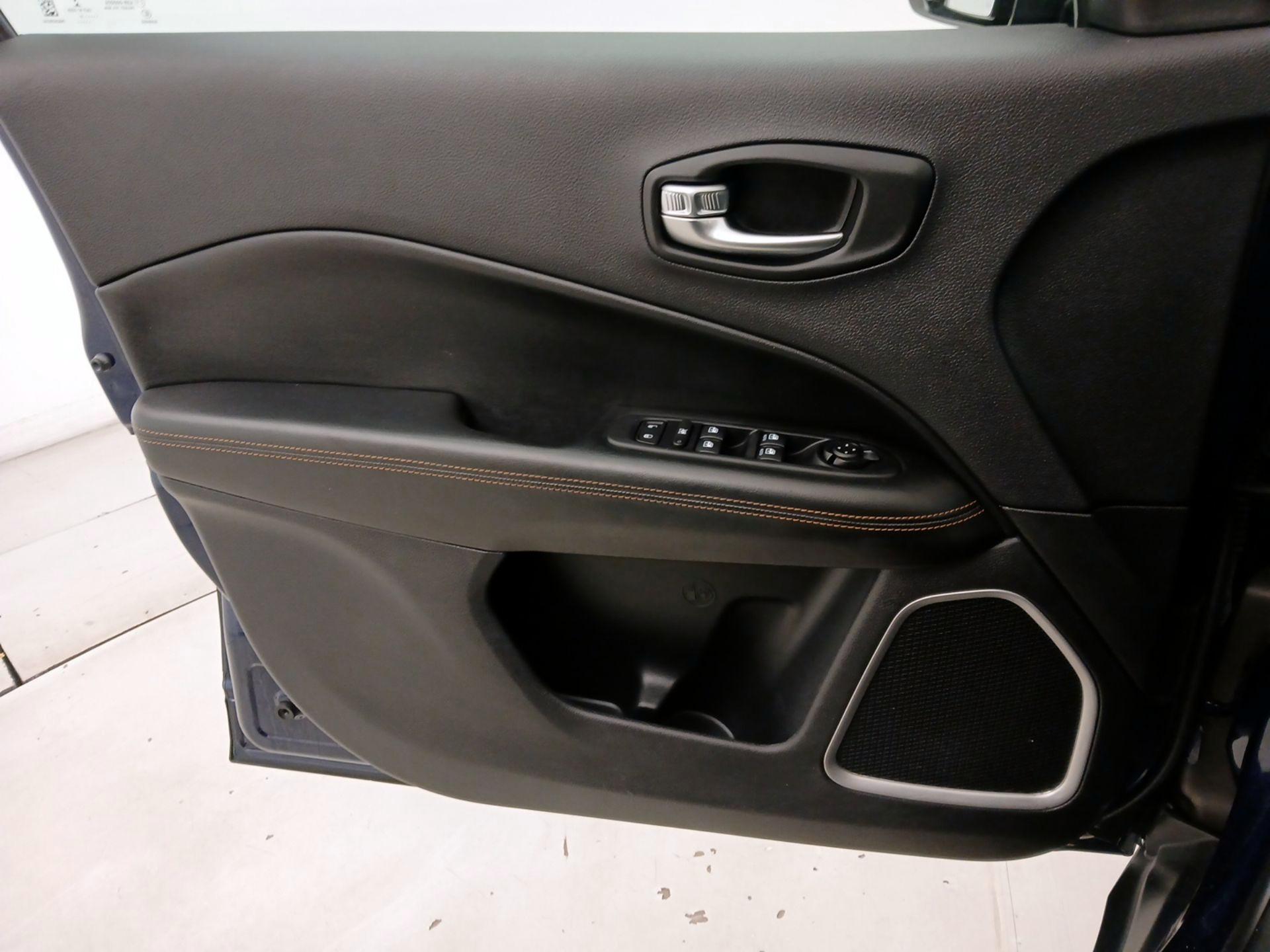 Thumbnail: 2019 Jeep Compass - 12