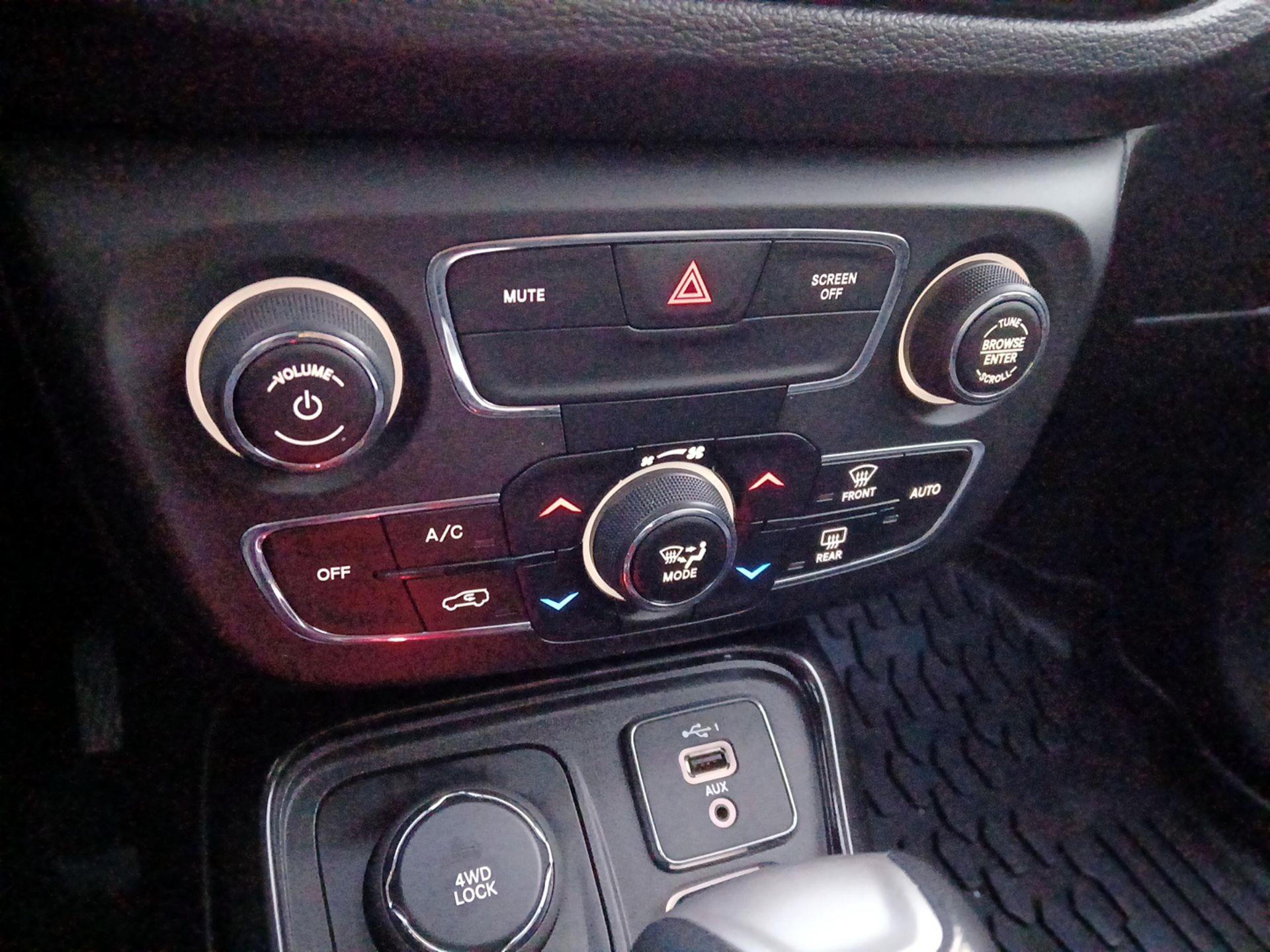 Thumbnail: 2019 Jeep Compass - 16