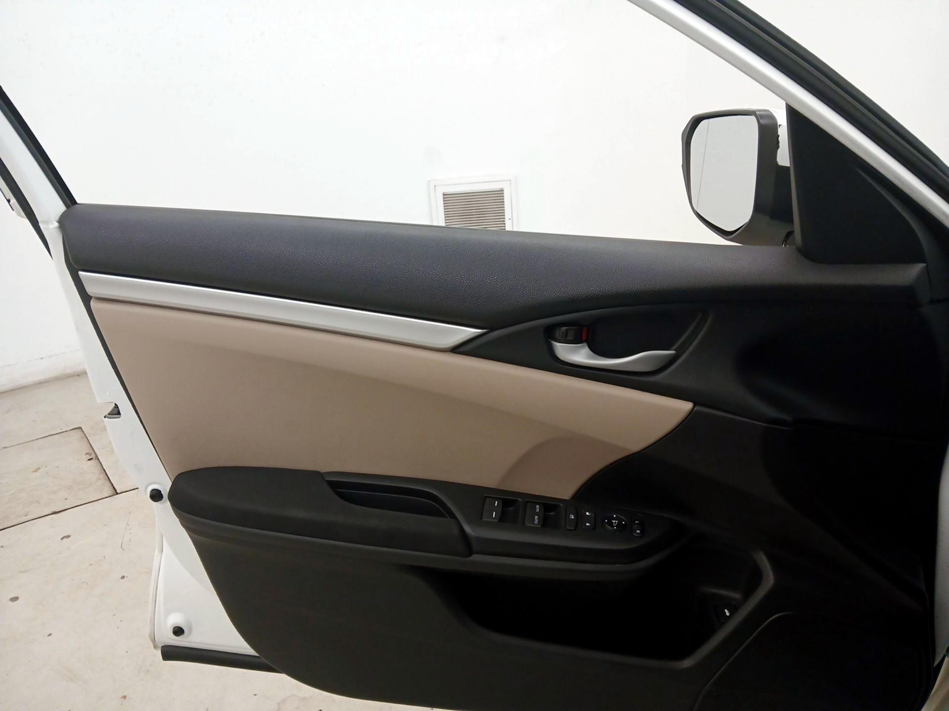 Thumbnail: 2016 Honda Civic - 12