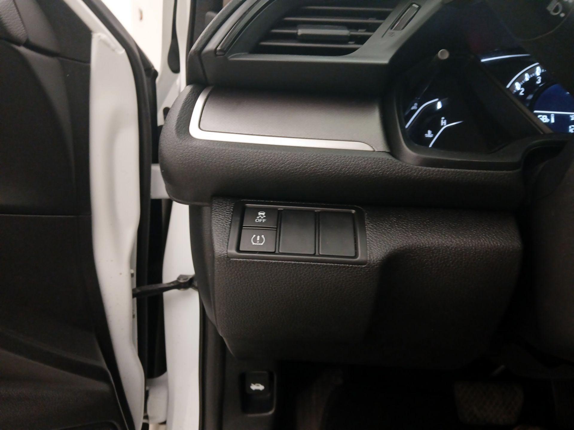 Thumbnail: 2016 Honda Civic - 13