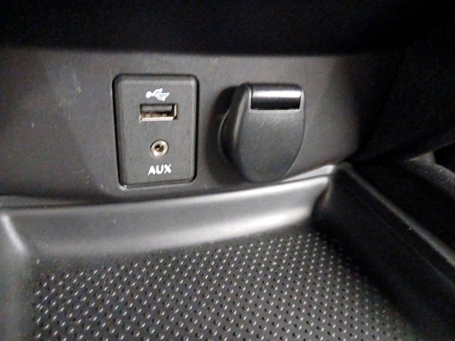 Thumbnail: 2014 Nissan Rogue - 18