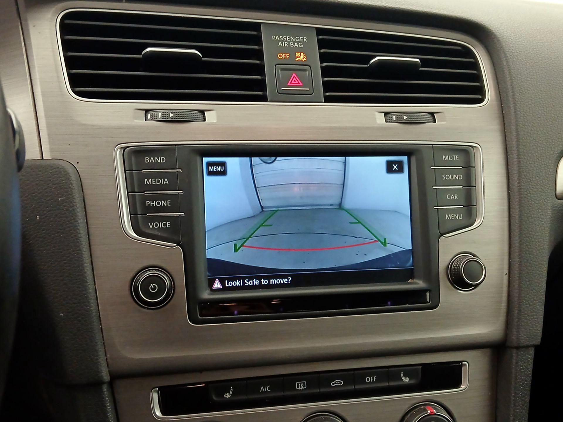 Thumbnail: 2017 Volkswagen Golf - 14