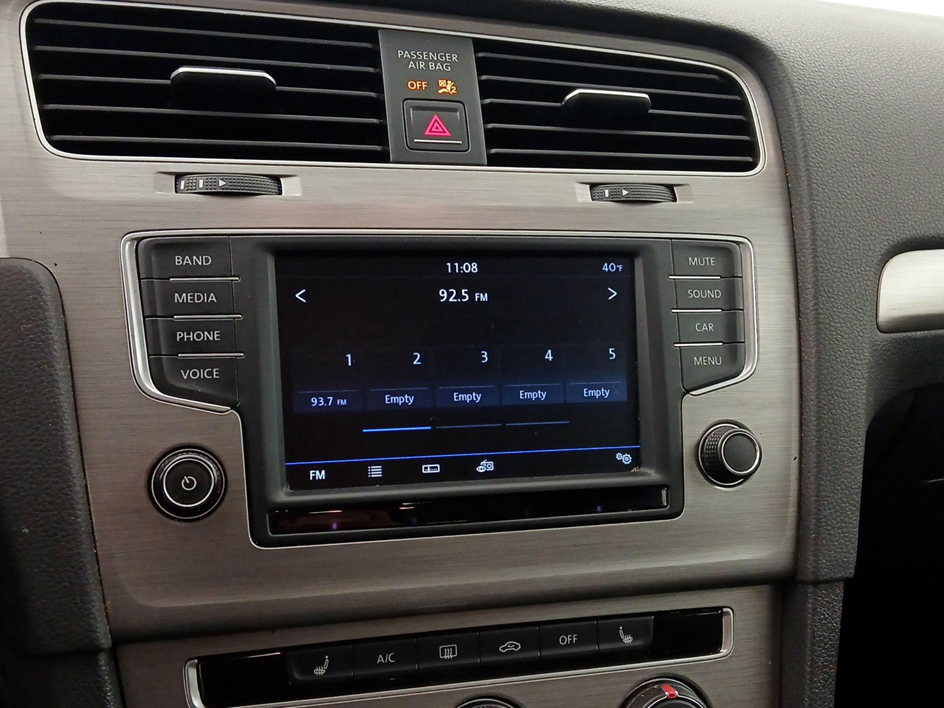 Thumbnail: 2017 Volkswagen Golf - 15