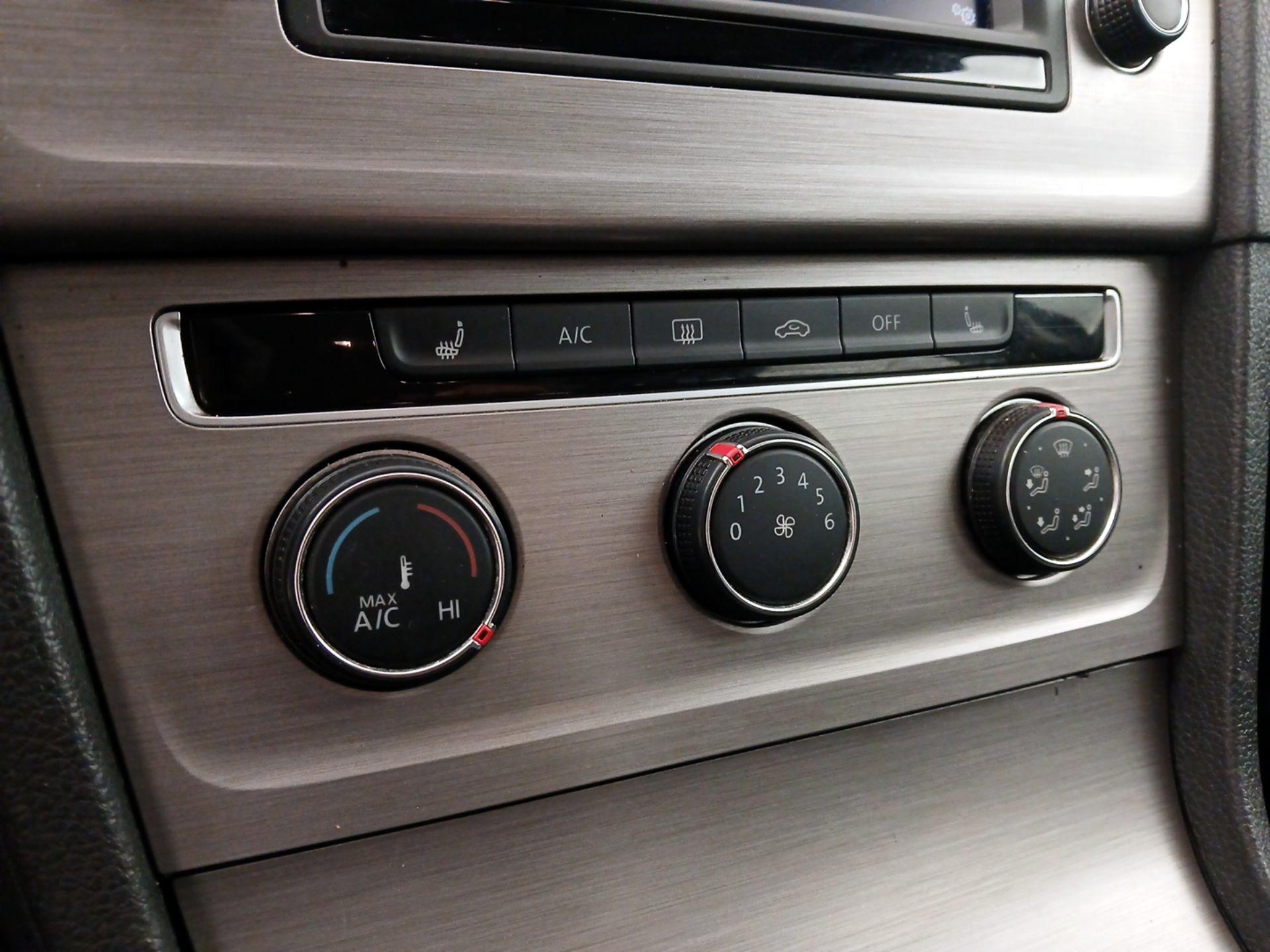 Thumbnail: 2017 Volkswagen Golf - 16