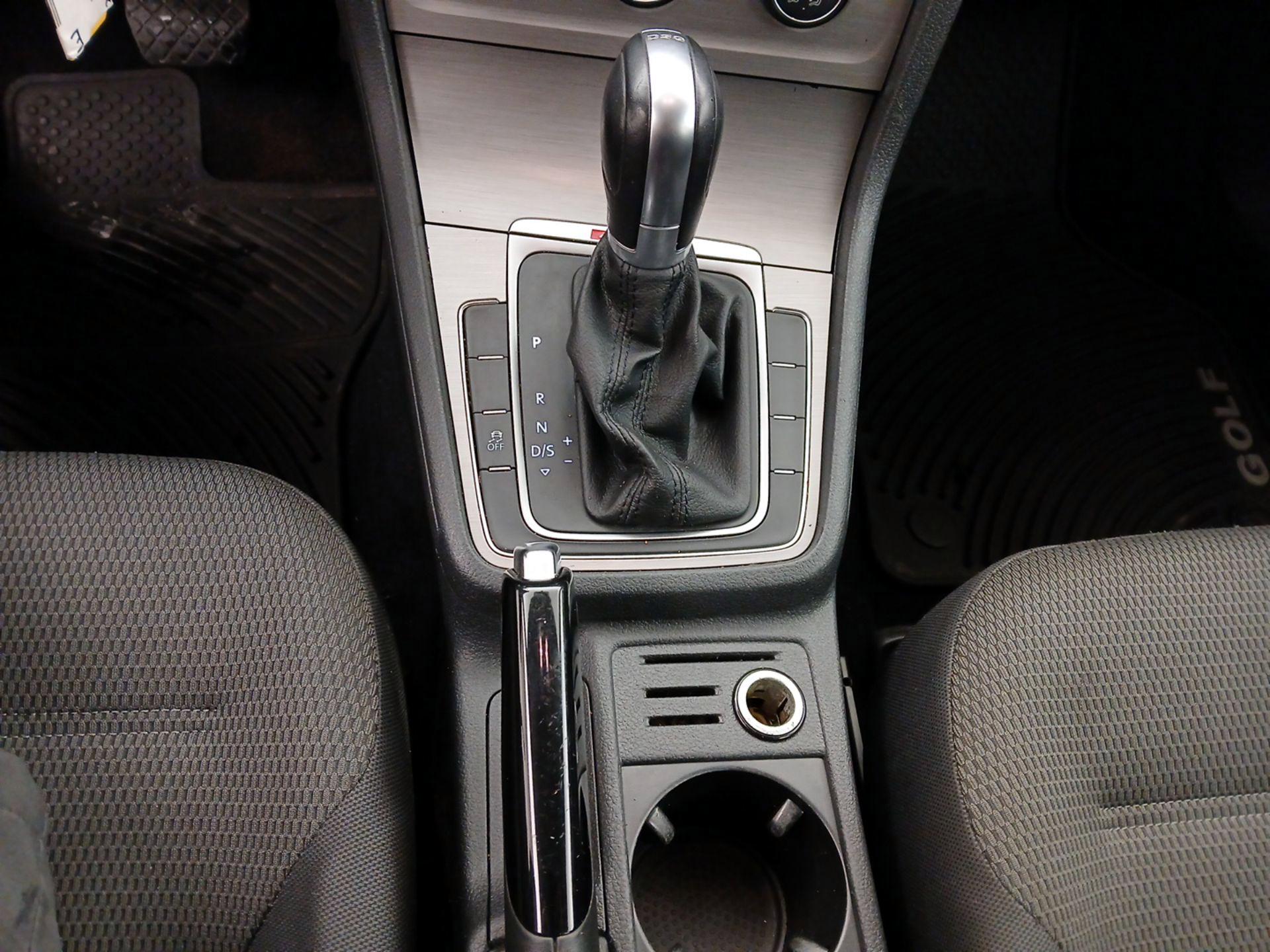 Thumbnail: 2017 Volkswagen Golf - 17